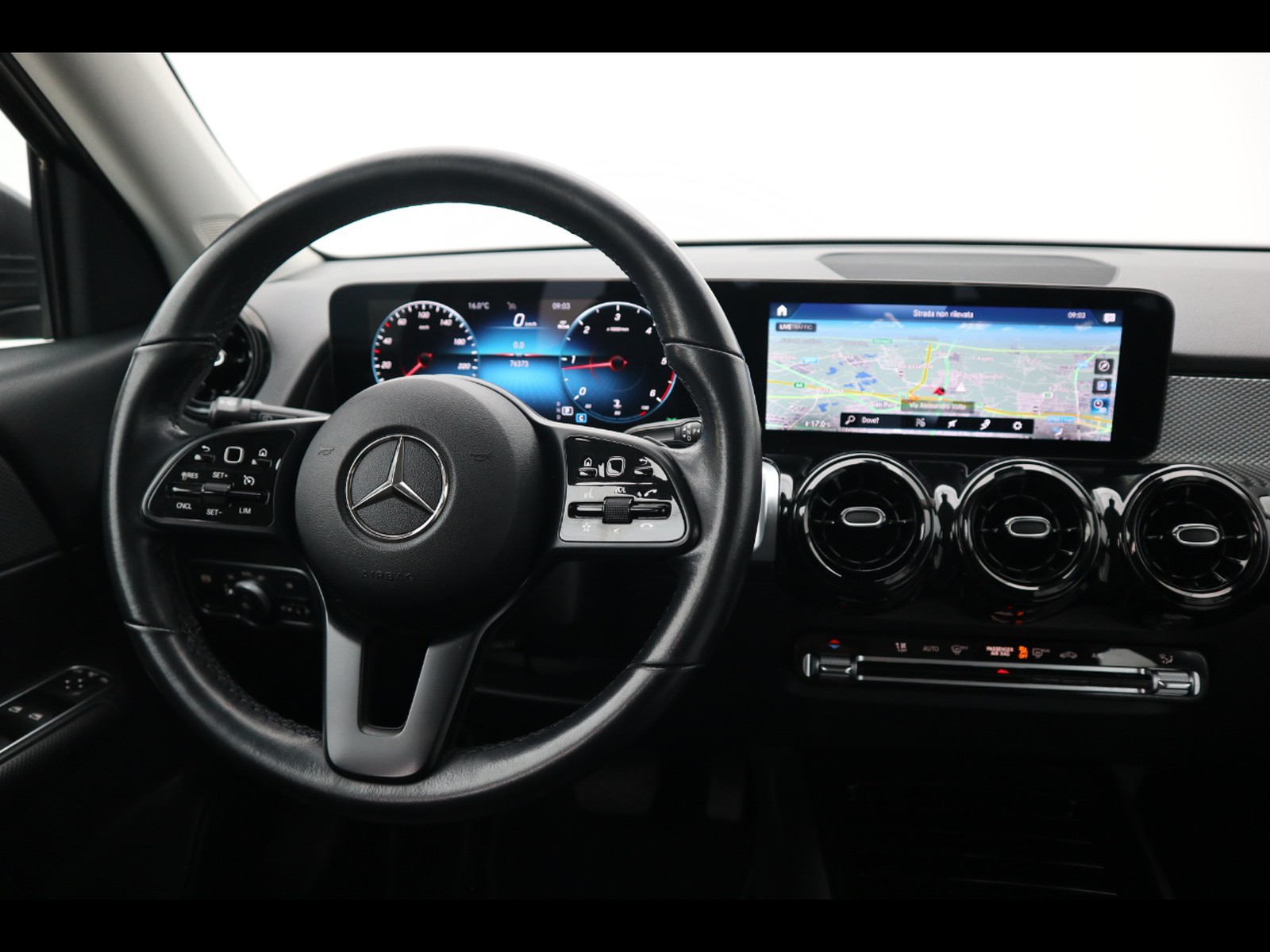 12 - Mercedes GLB 180 d business 8g-dct