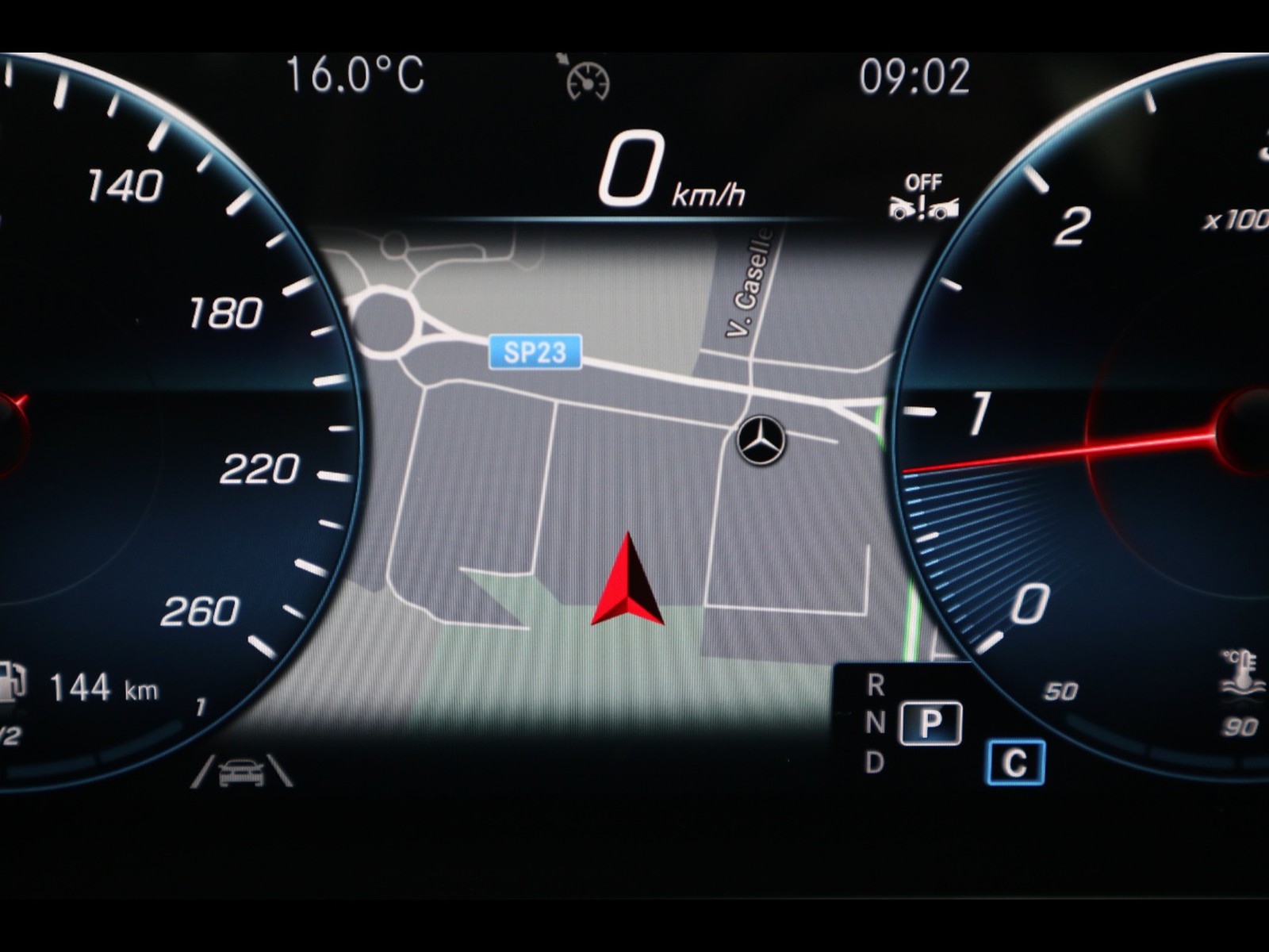 15 - Mercedes GLB 180 d business 8g-dct