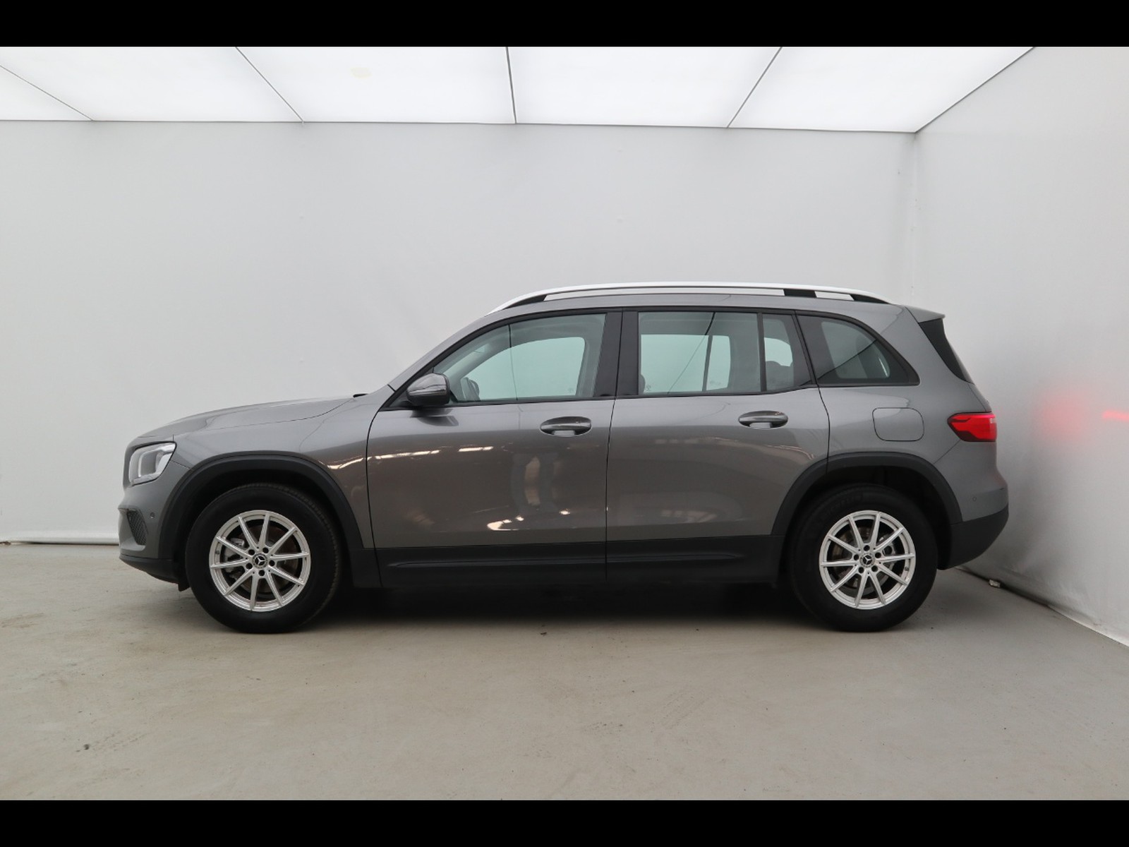3 - Mercedes GLB 180 d business 8g-dct
