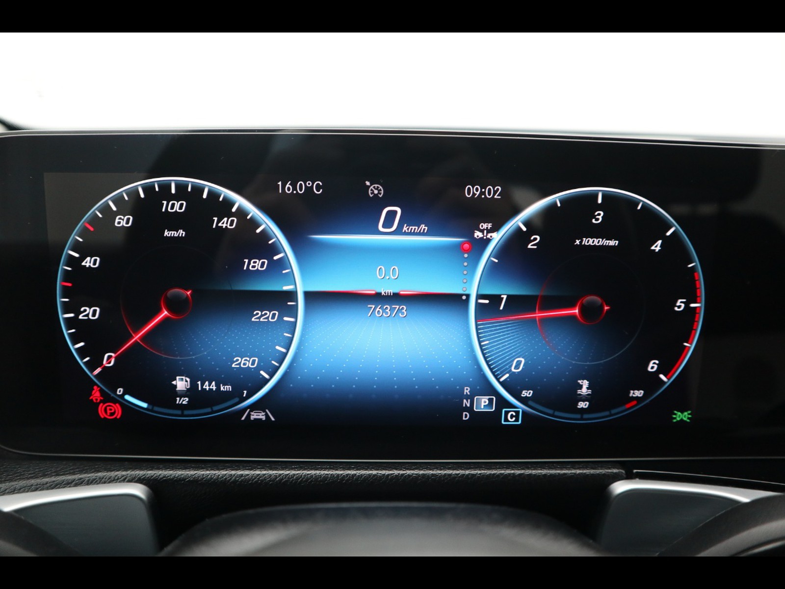 9 - Mercedes GLB 180 d business 8g-dct