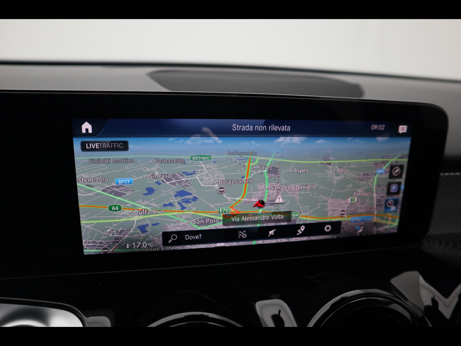 10 - Mercedes GLB 180 d business 8g-dct