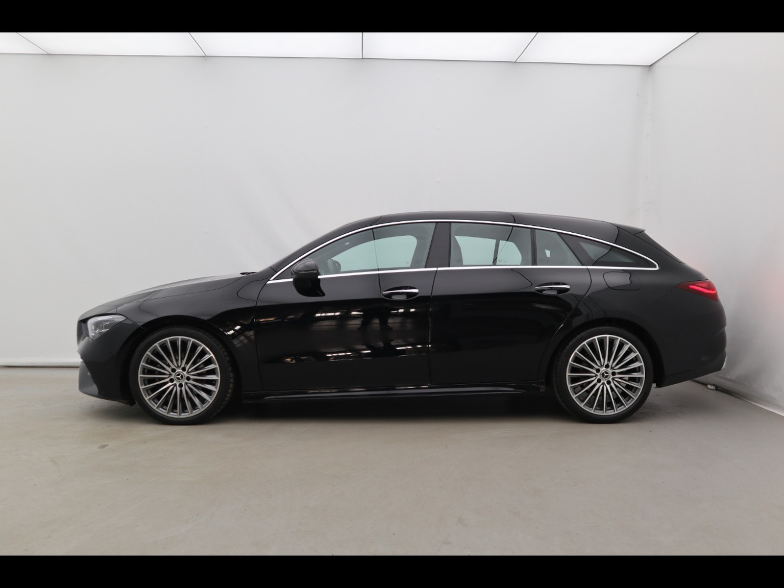 3 - Mercedes CLA shooting brake 180 d amg line advanced plus 8g-dct