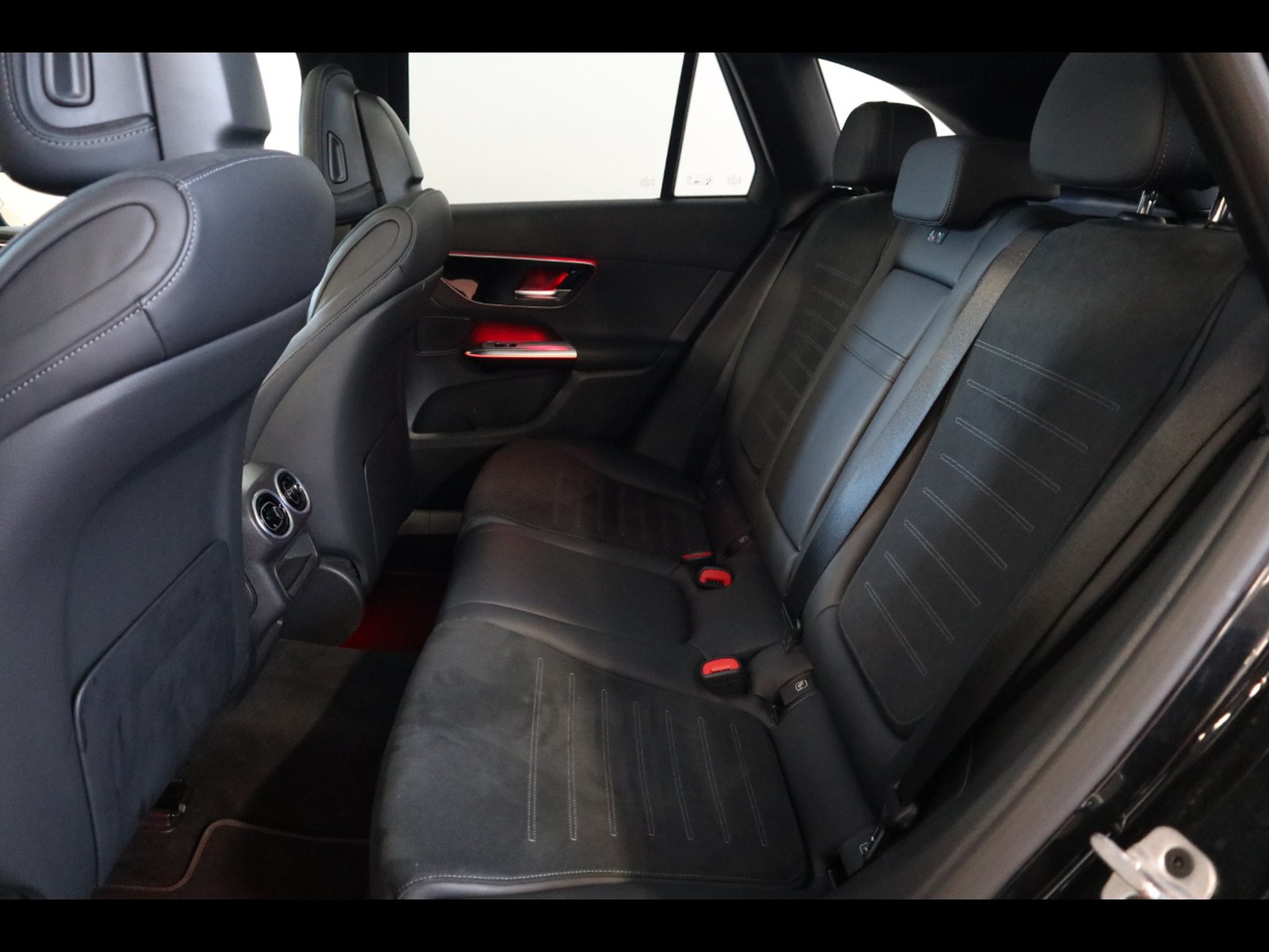 8 - Mercedes GLC suv 300 amg advanced plus 4matic 9g-tronic