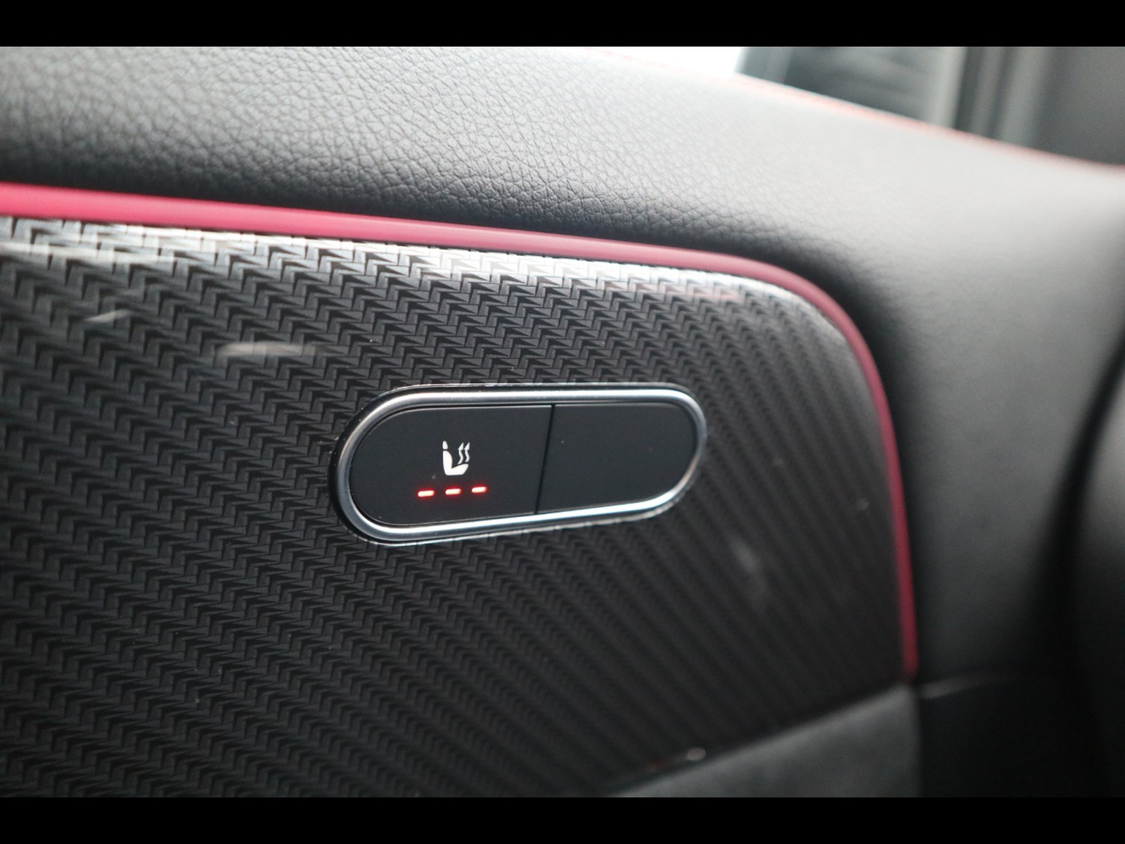 15 - Mercedes GLA 180 d amg line advanced plus 8g-dct