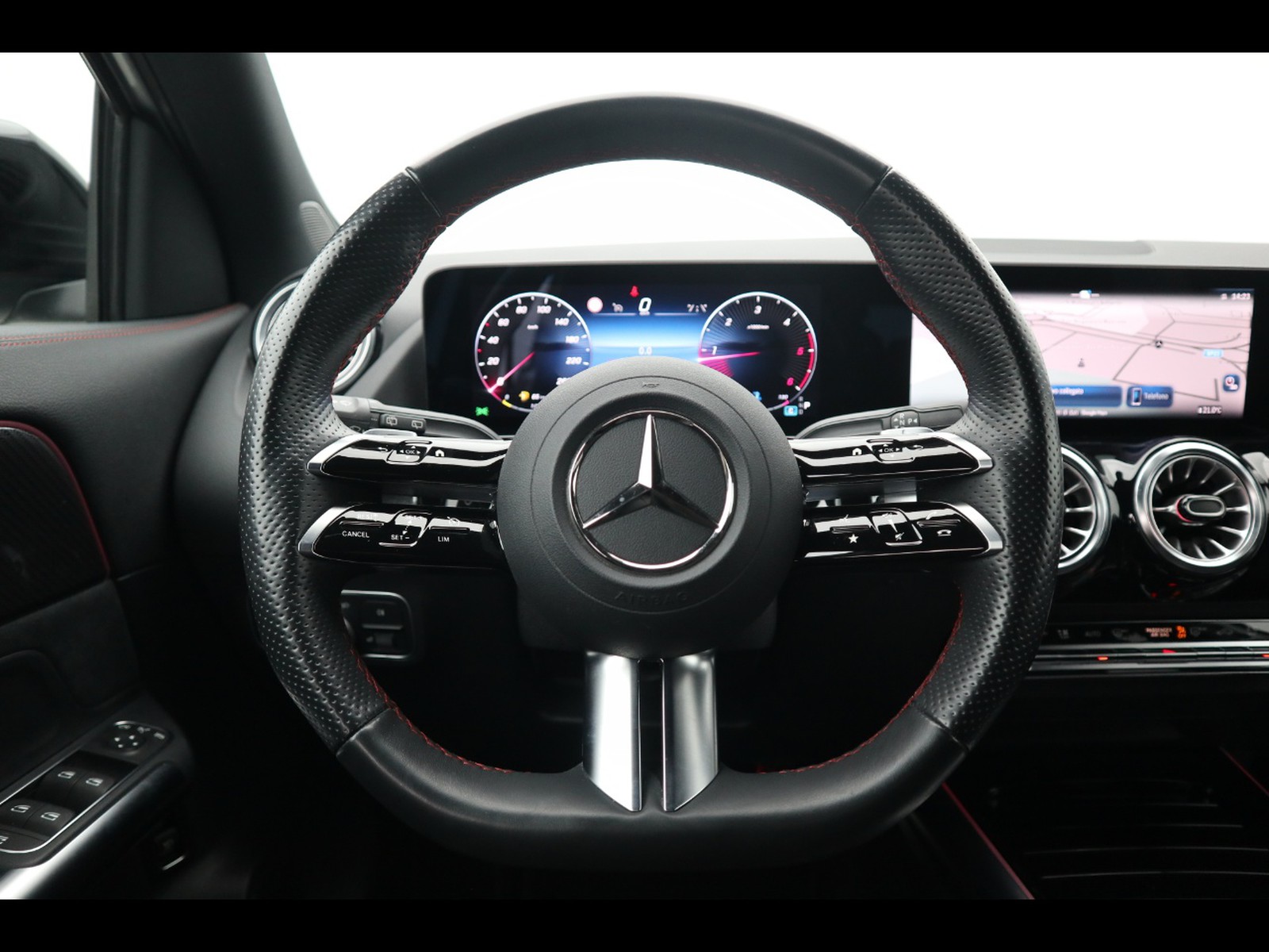 17 - Mercedes GLA 180 d amg line advanced plus 8g-dct