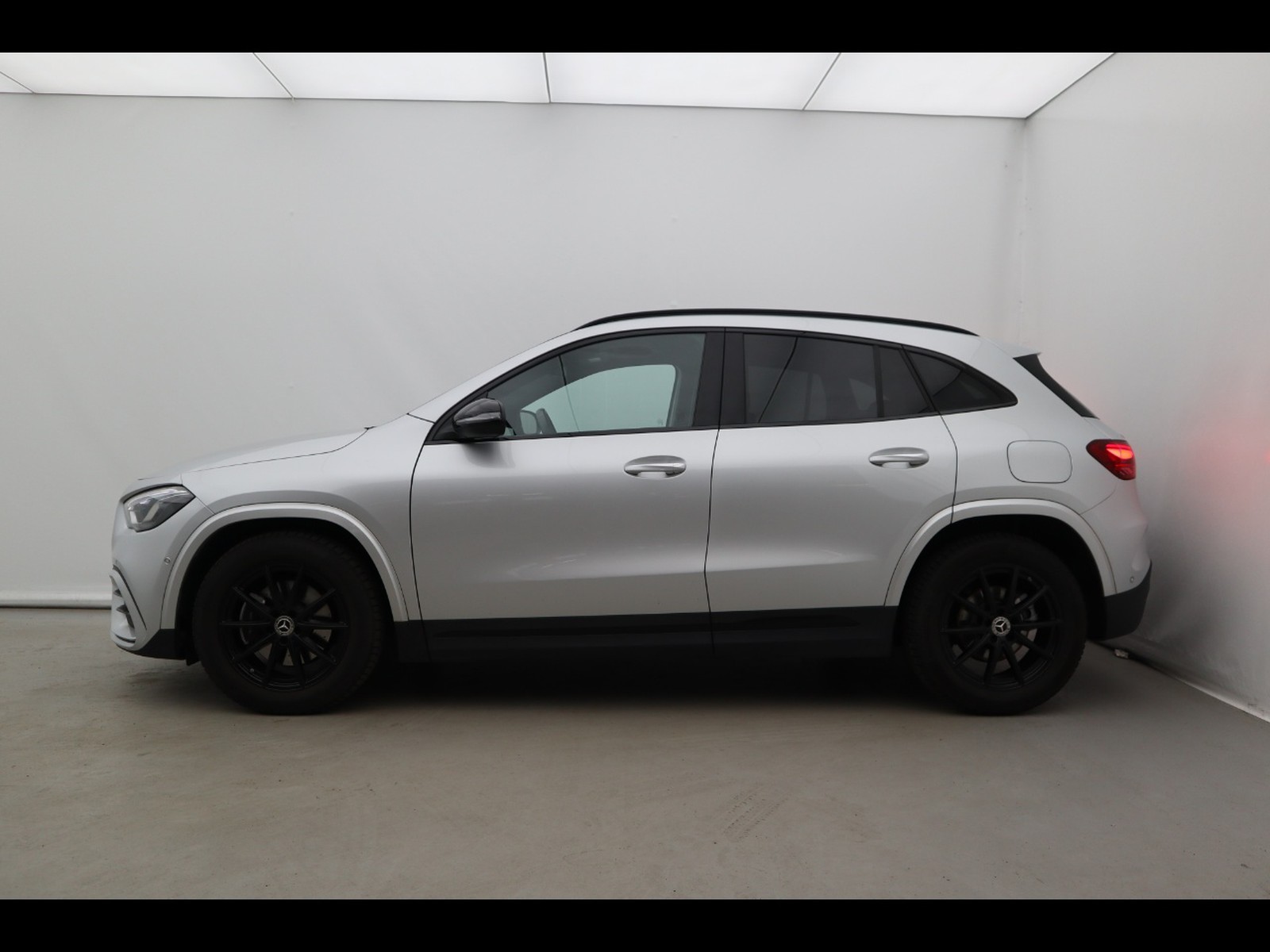3 - Mercedes GLA 180 d amg line advanced plus 8g-dct