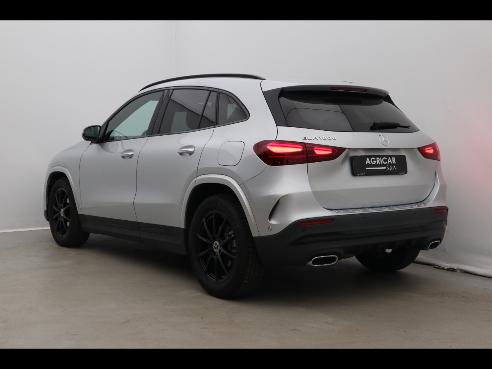 5 - Mercedes GLA 180 d amg line advanced plus 8g-dct