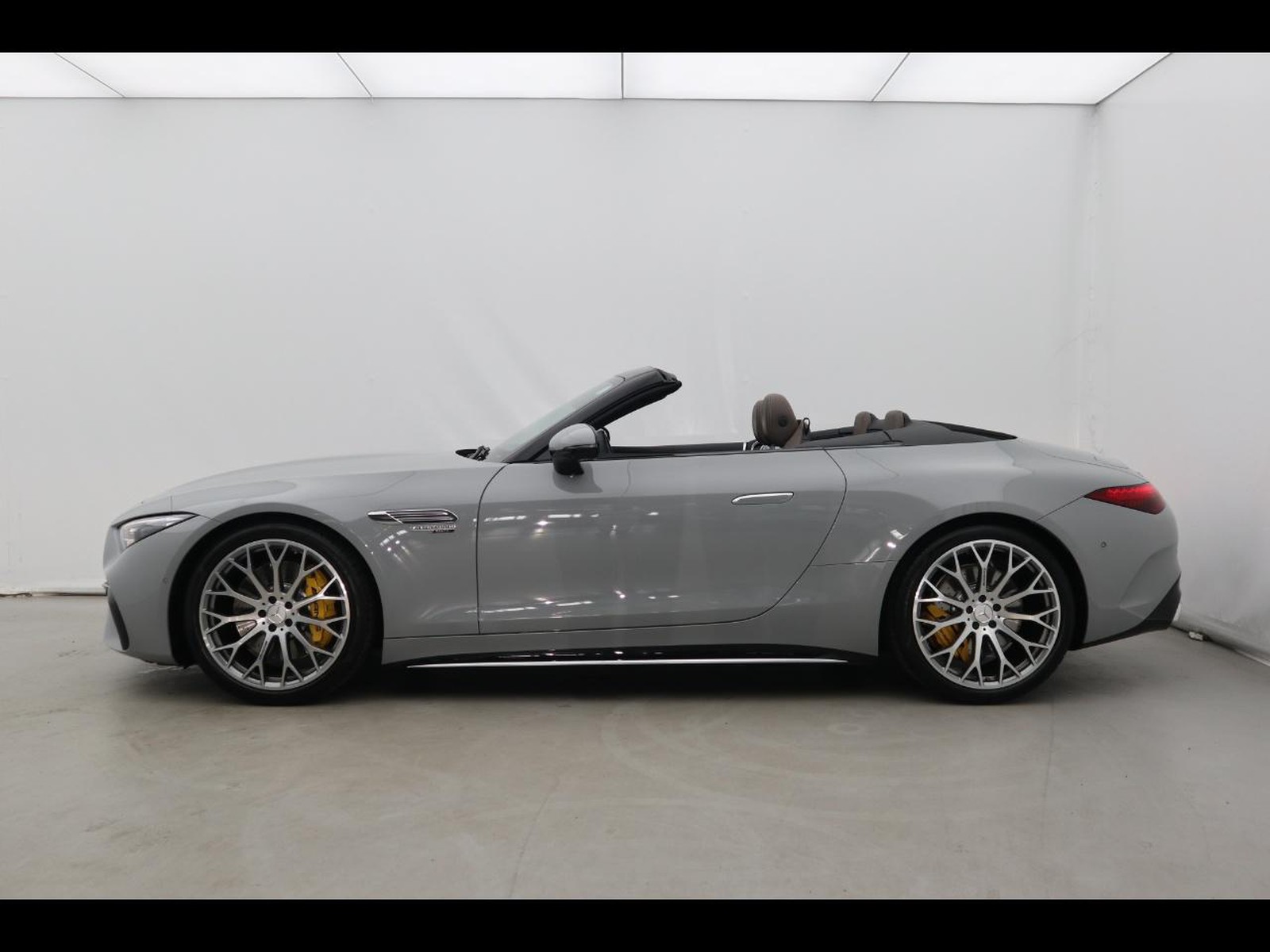 3 - AMG SL amg roadster 63 v8 premium plus 4matic+ speedshift mct amg