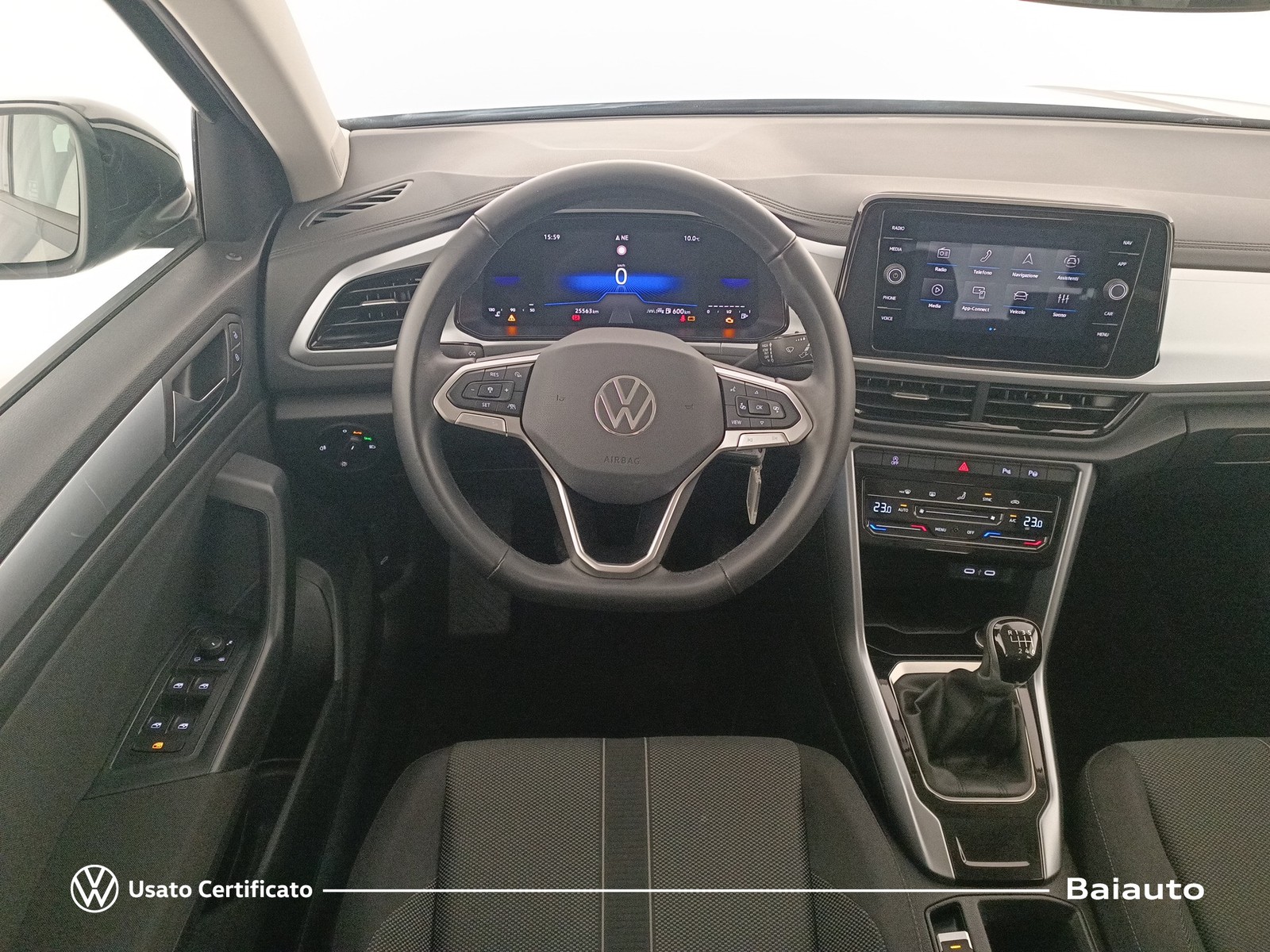 8 - Volkswagen T-Roc 2.0 tdi scr 115cv life