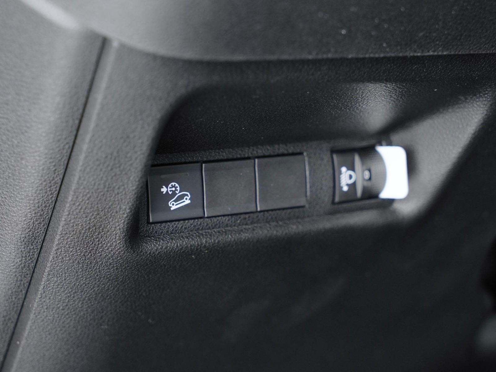 16 - Jeep Avenger full-electric longitude fwd auto