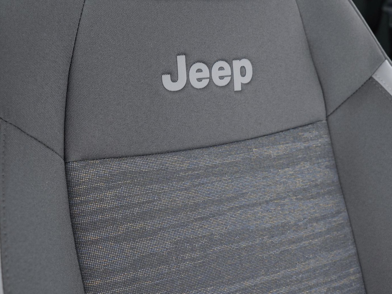 20 - Jeep Avenger full-electric longitude fwd auto