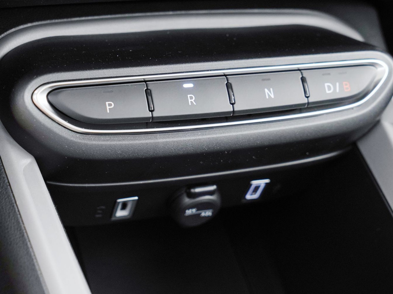 22 - Jeep Avenger full-electric longitude fwd auto