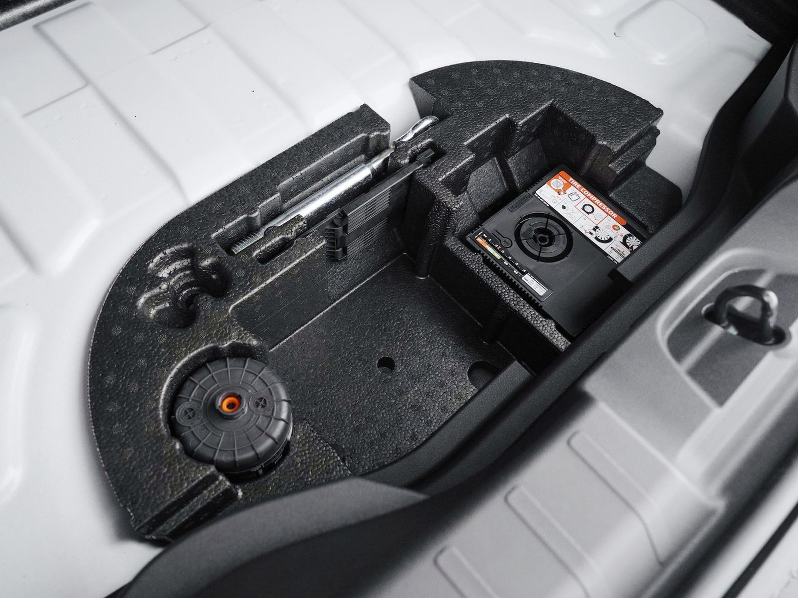 32 - Jeep Avenger full-electric longitude fwd auto