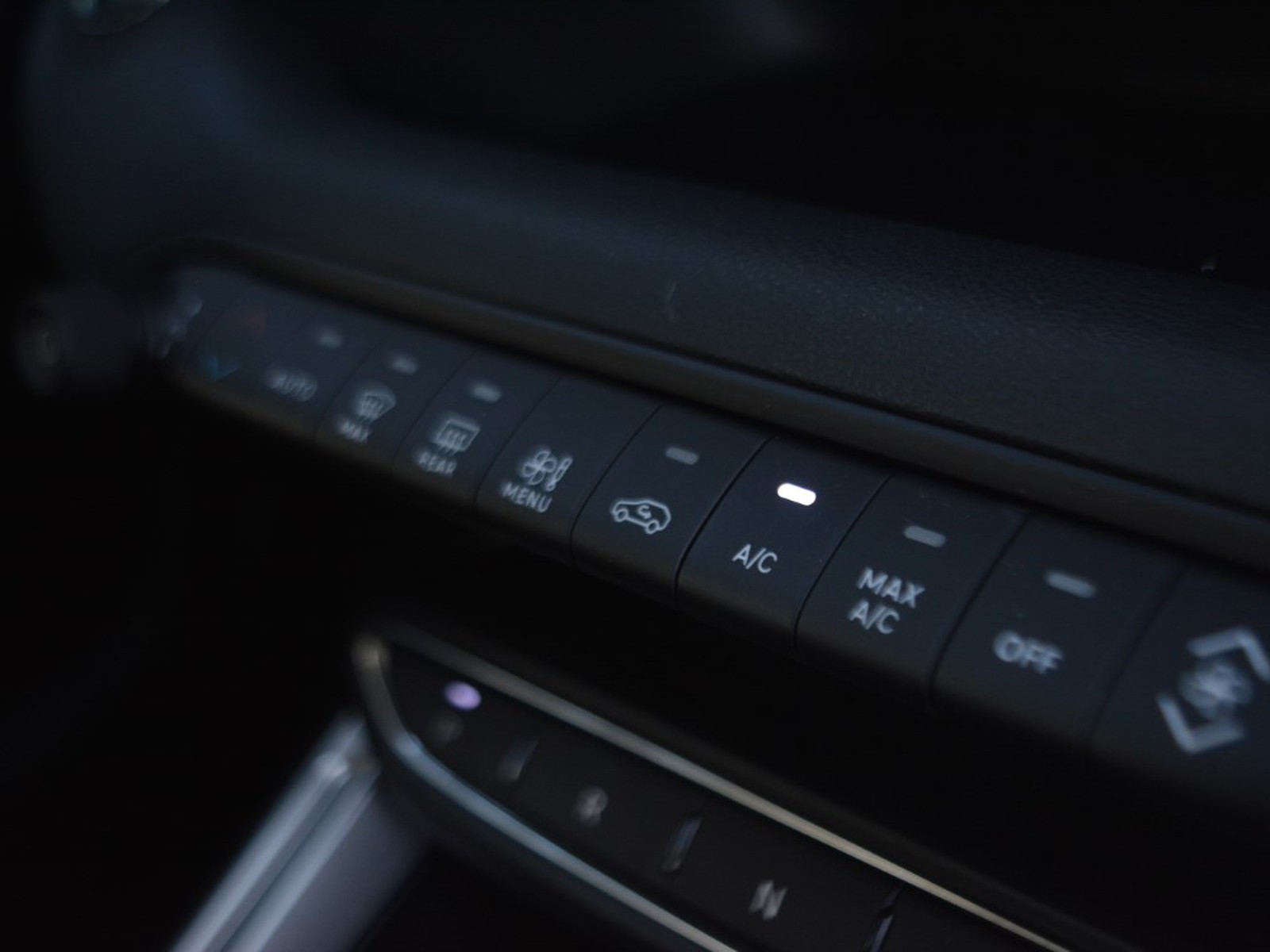 11 - Jeep Avenger full-electric altitude fwd auto