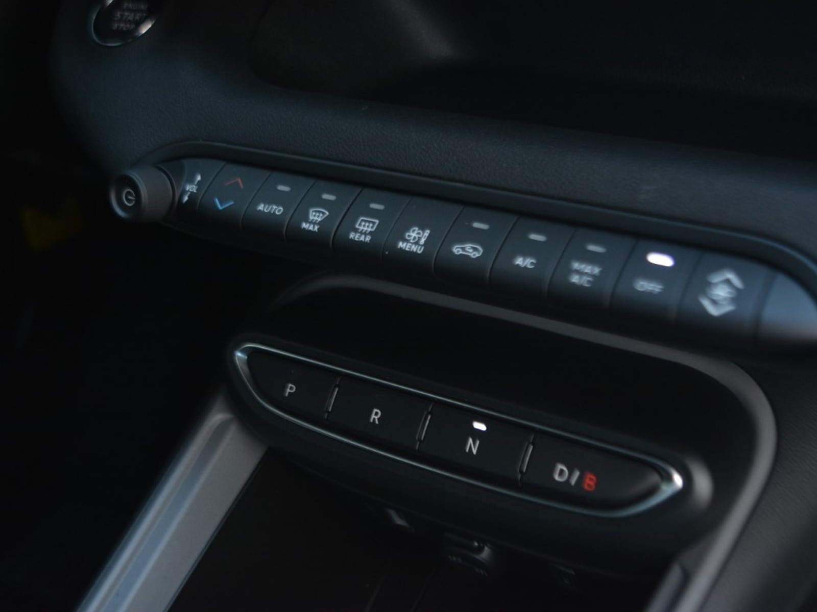 12 - Jeep Avenger full-electric altitude fwd auto