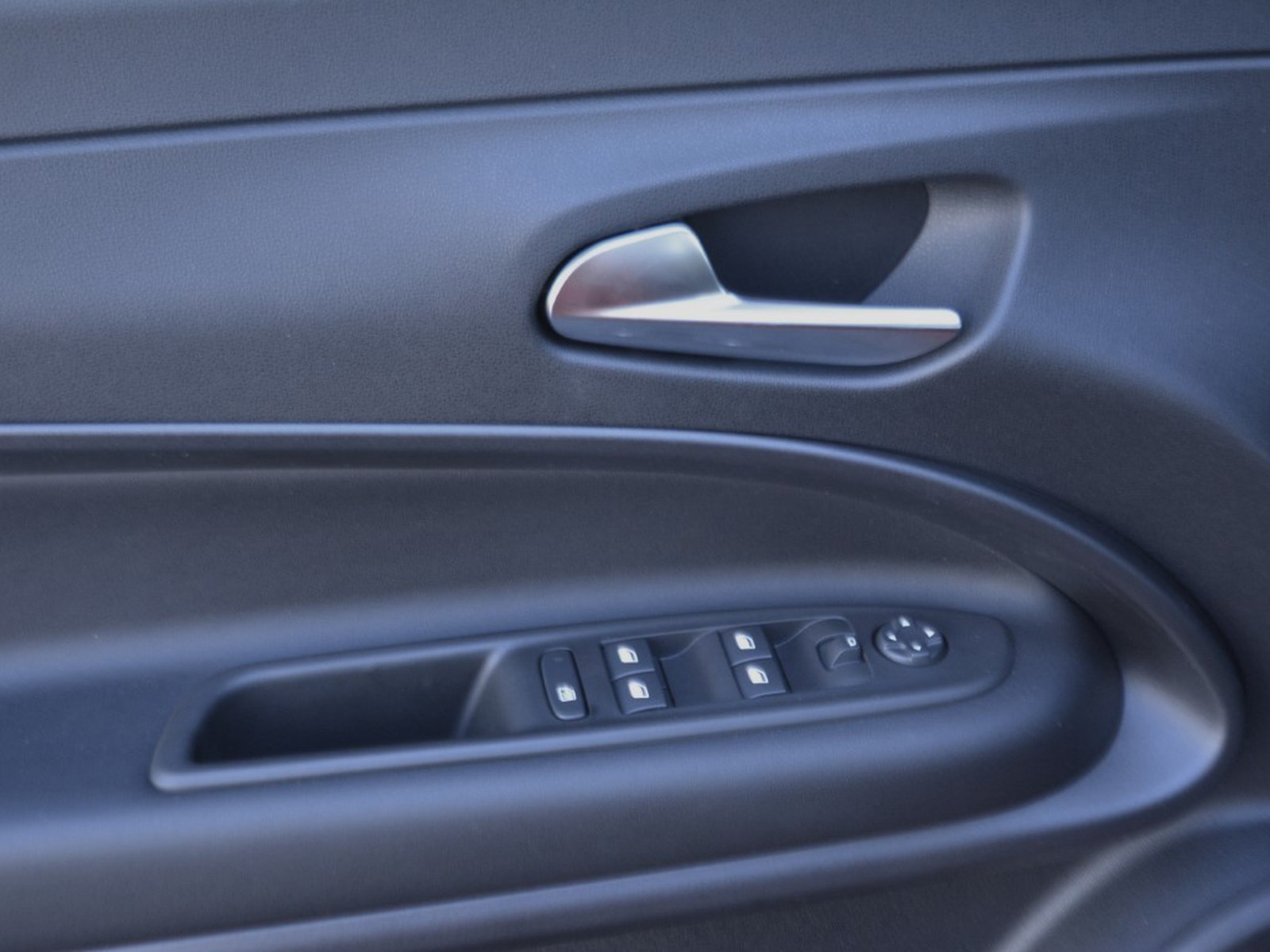 15 - Jeep Avenger full-electric altitude fwd auto