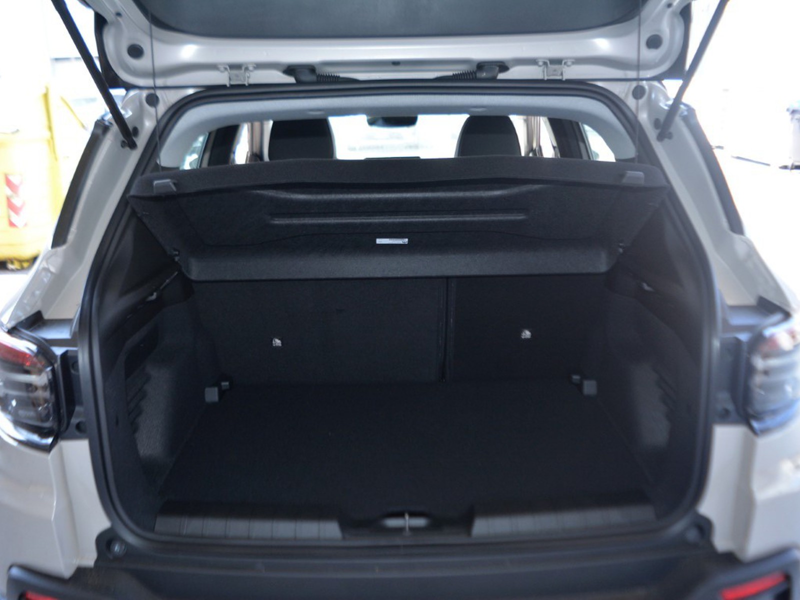 16 - Jeep Avenger full-electric altitude fwd auto