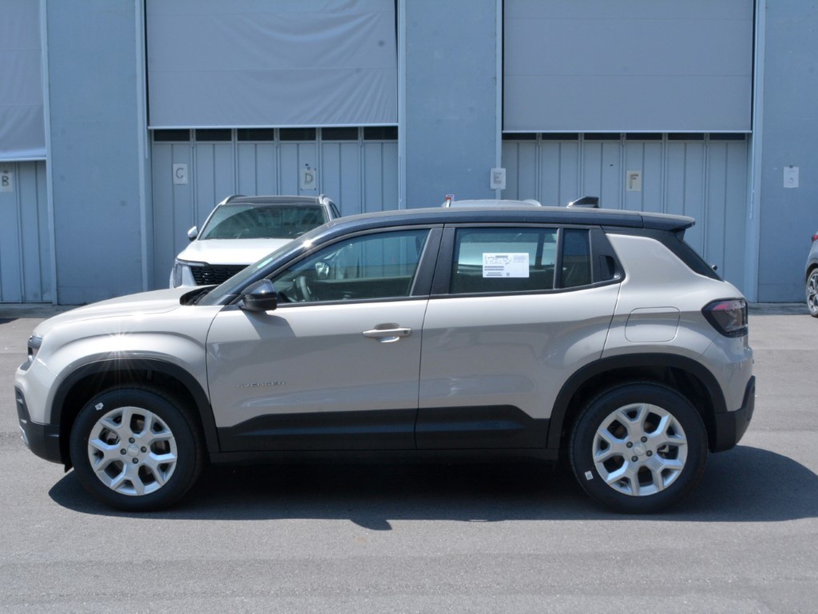 24 - Jeep Avenger full-electric altitude fwd auto