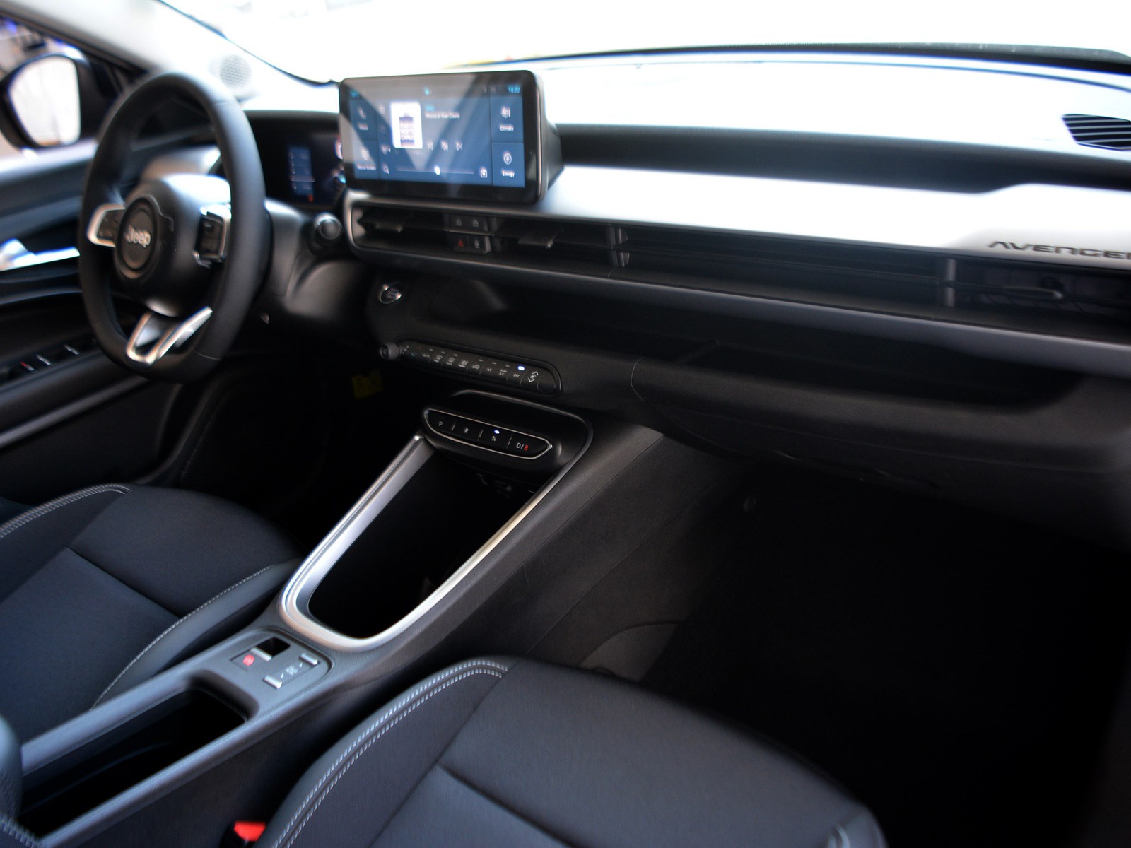 8 - Jeep Avenger full-electric altitude fwd auto