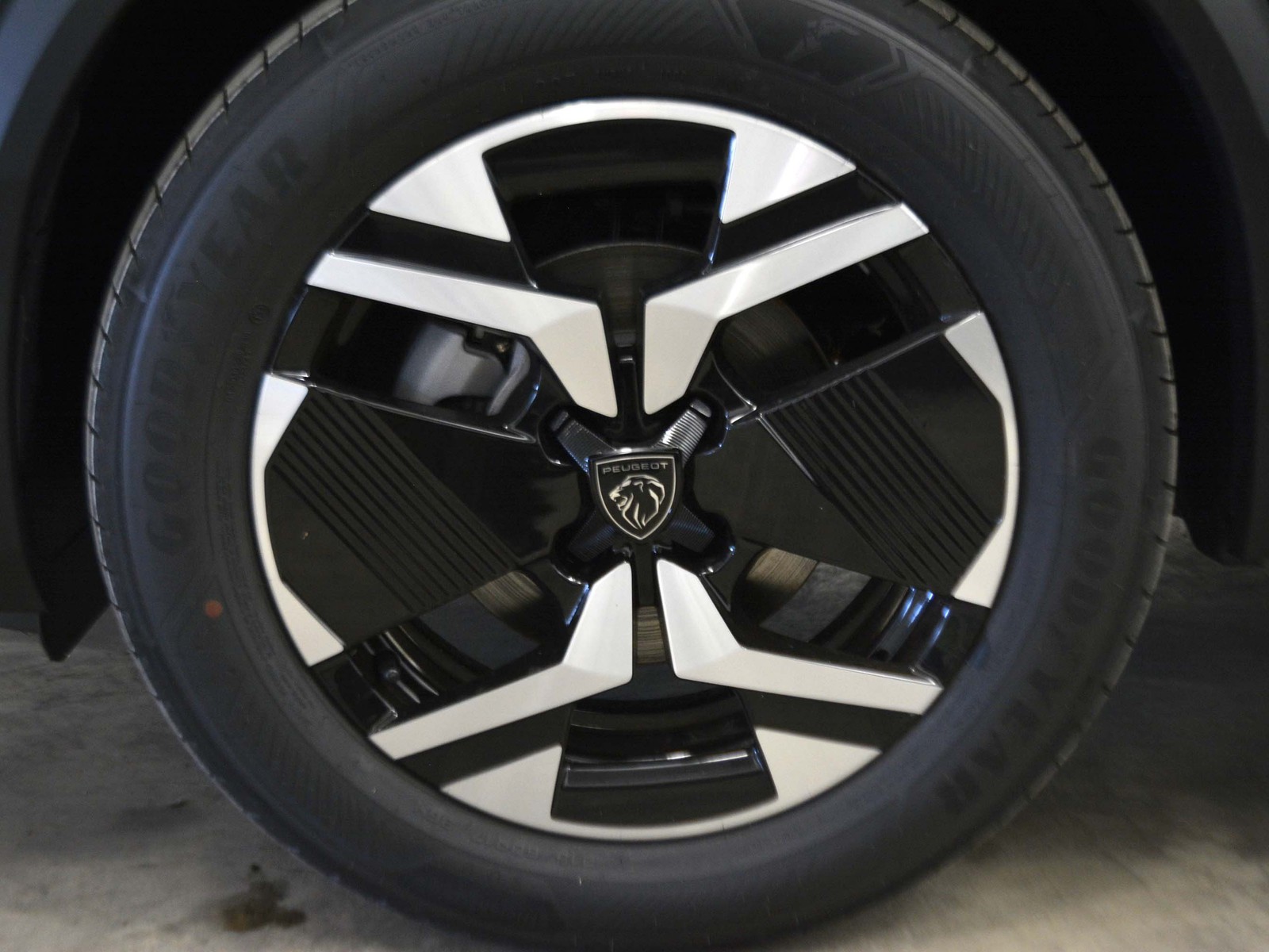 15 - Peugeot 2008 1.2 puretech 100cv allure s&s