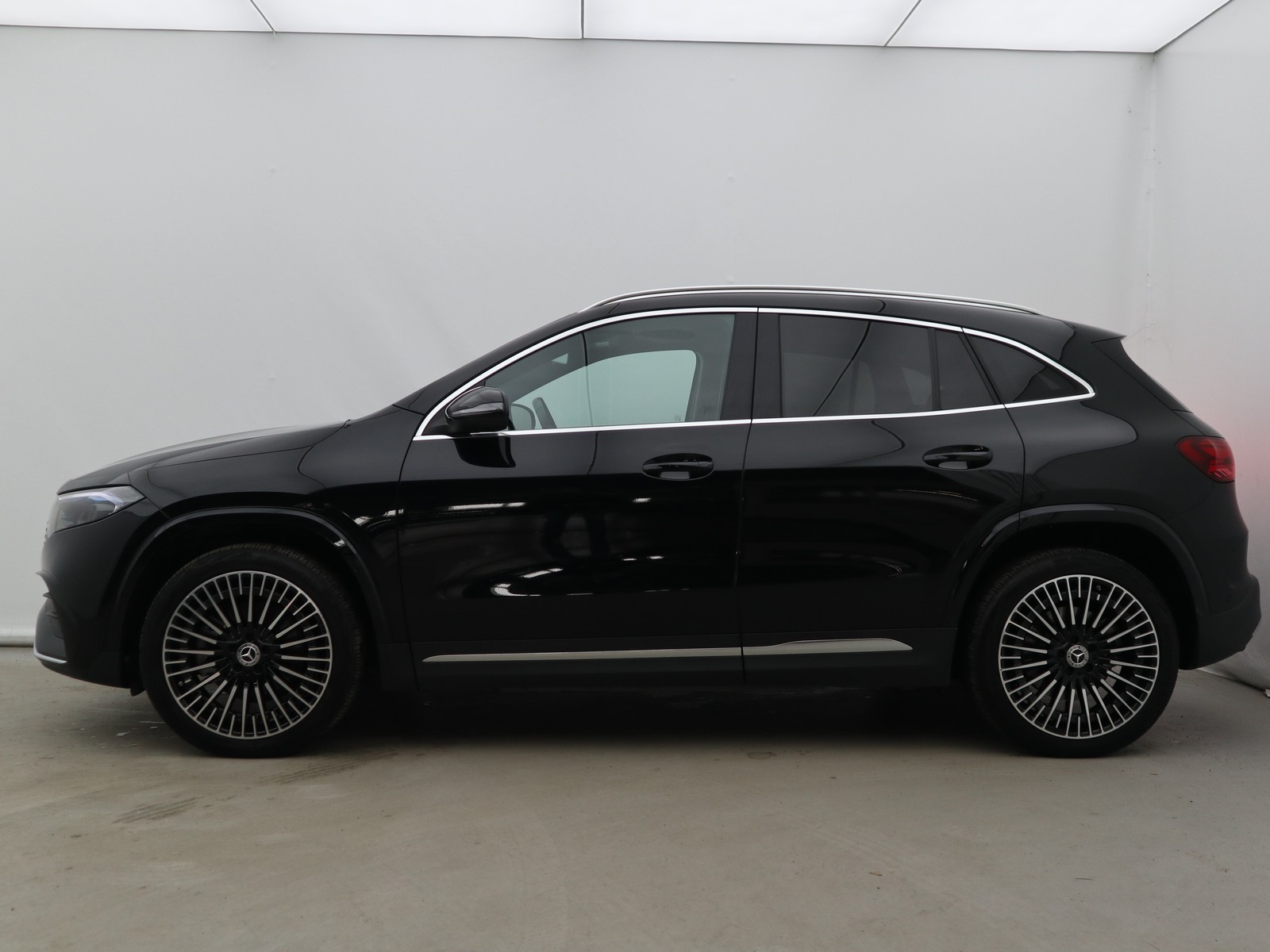 3 - Mercedes EQA 250+ amg line advanced