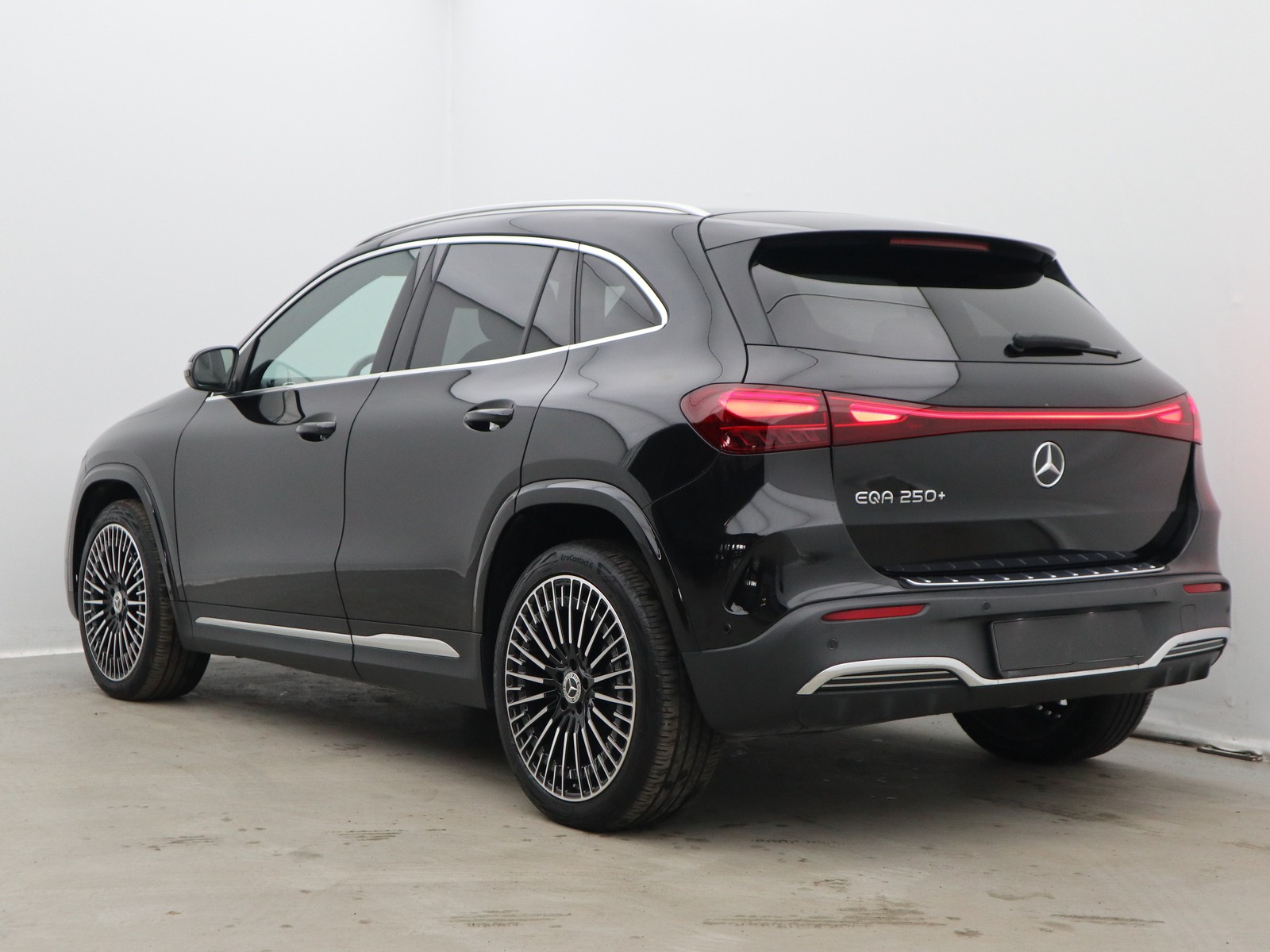 5 - Mercedes EQA 250+ amg line advanced