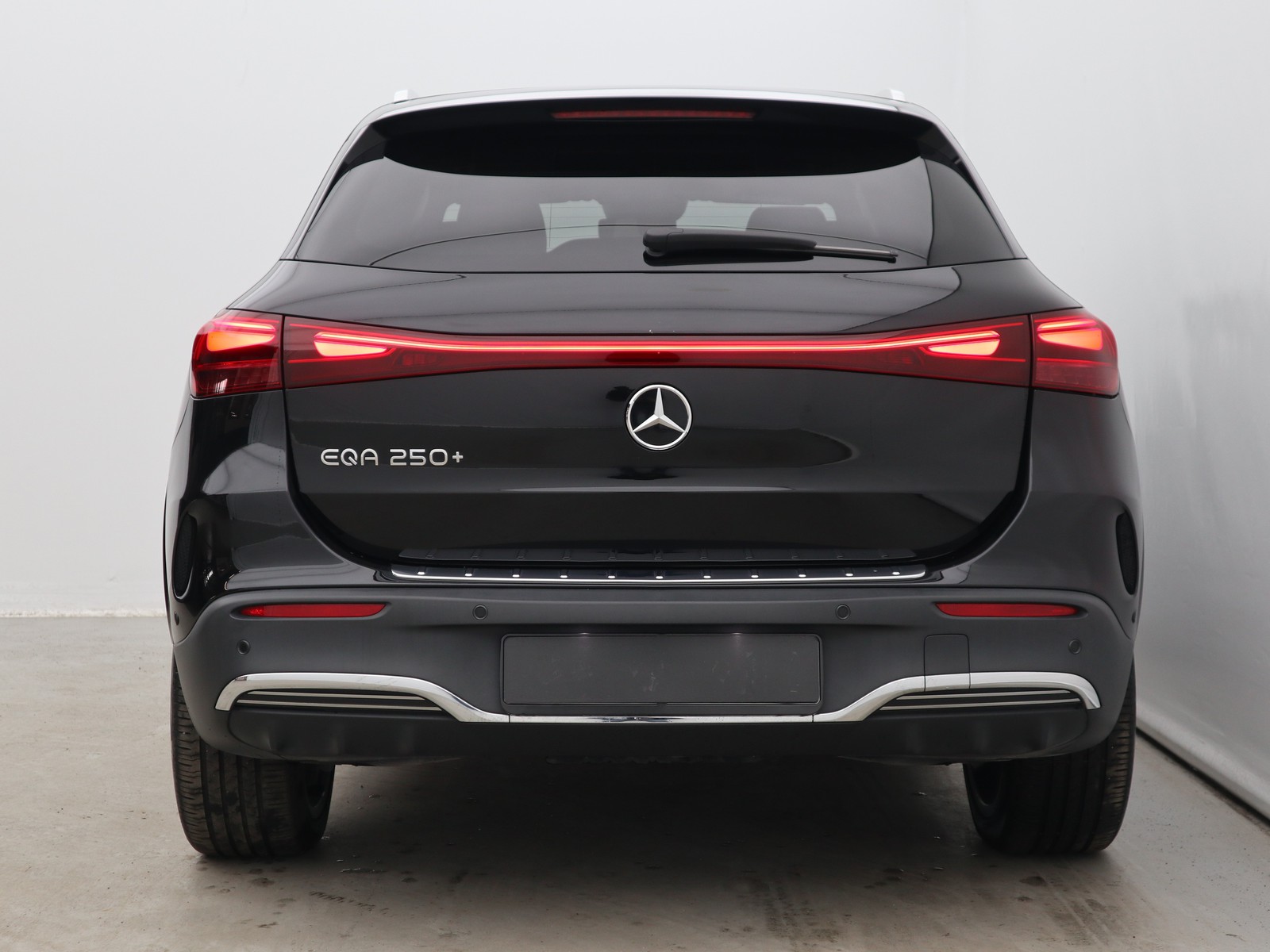 6 - Mercedes EQA 250+ amg line advanced