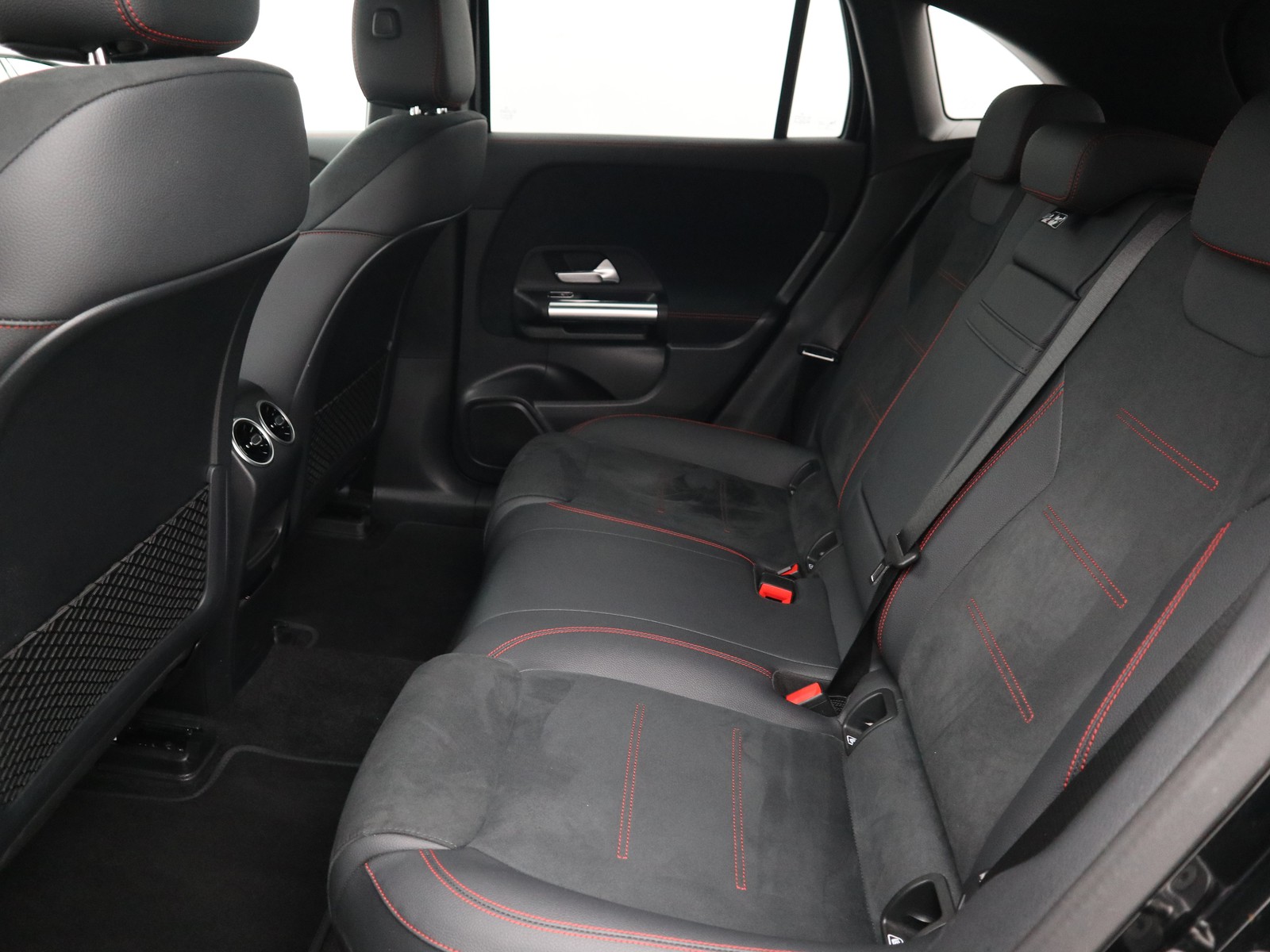 8 - Mercedes EQA 250+ amg line advanced