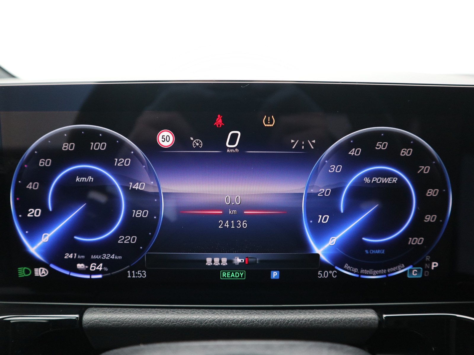 9 - Mercedes EQA 250+ amg line advanced