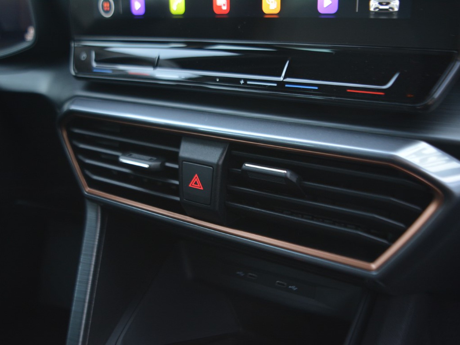 11 - Cupra Formentor 1.4 e-hybrid 204cv dsg