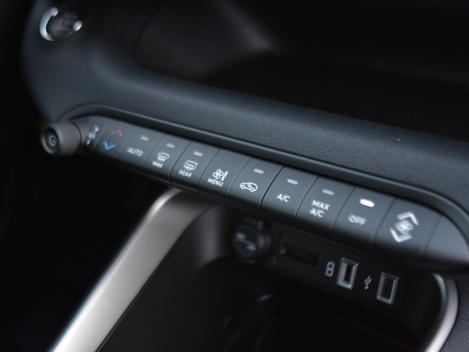 11 - Jeep Avenger 1.2 turbo 100cv summit fwd