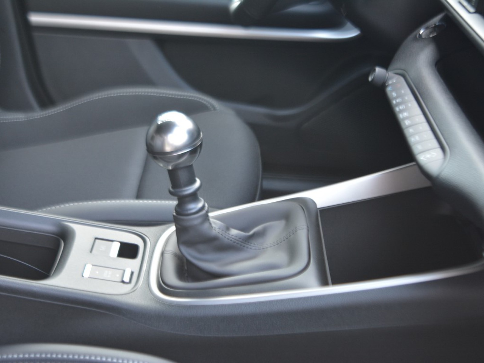 12 - Jeep Avenger 1.2 turbo 100cv summit fwd