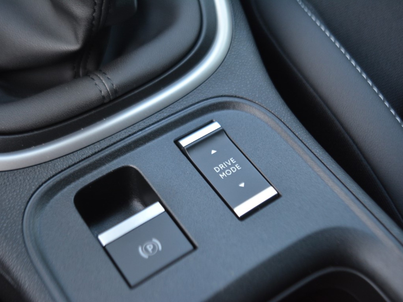 18 - Jeep Avenger 1.2 turbo 100cv summit fwd