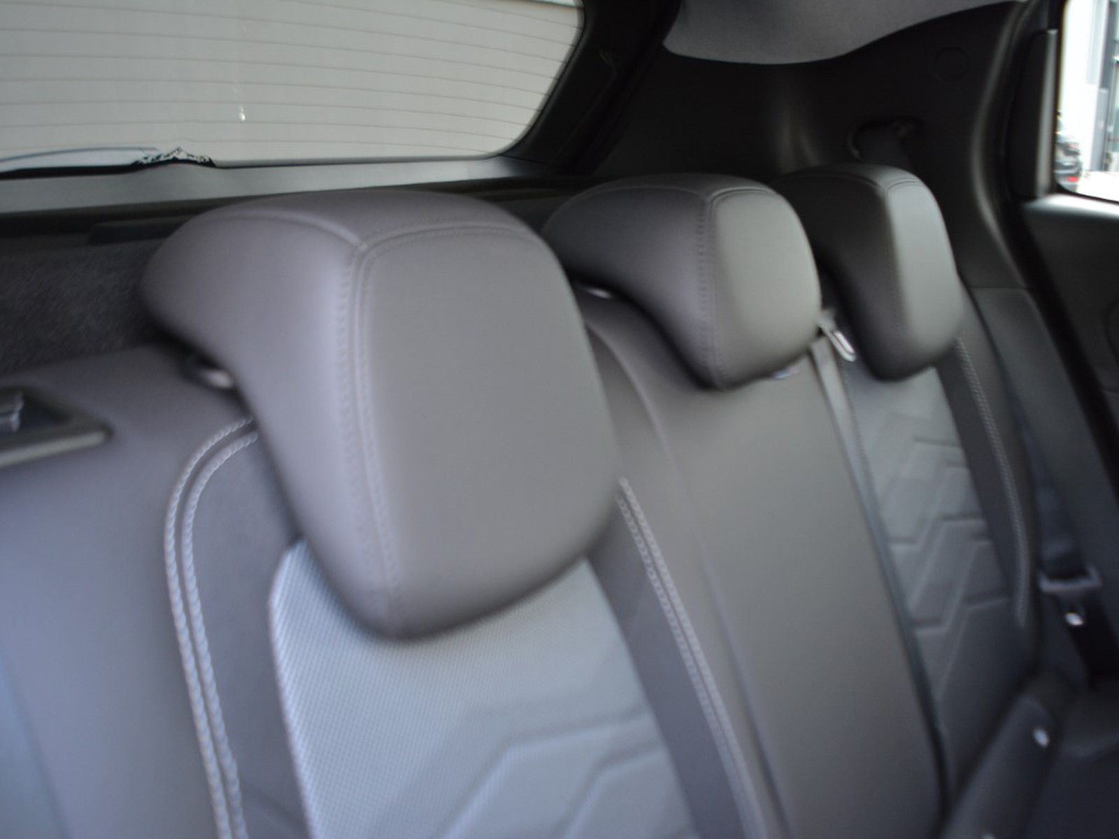 6 - Jeep Avenger 1.2 turbo 100cv summit fwd