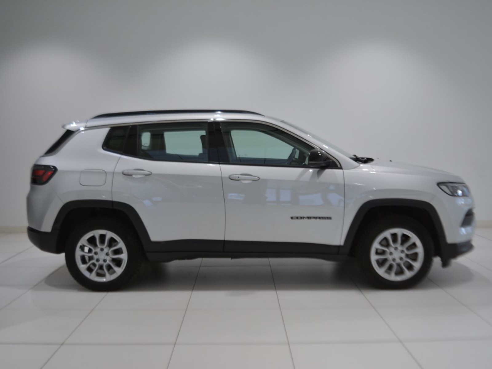 24 - Jeep Compass 1.3 turbo t4 phev business 4xe at6