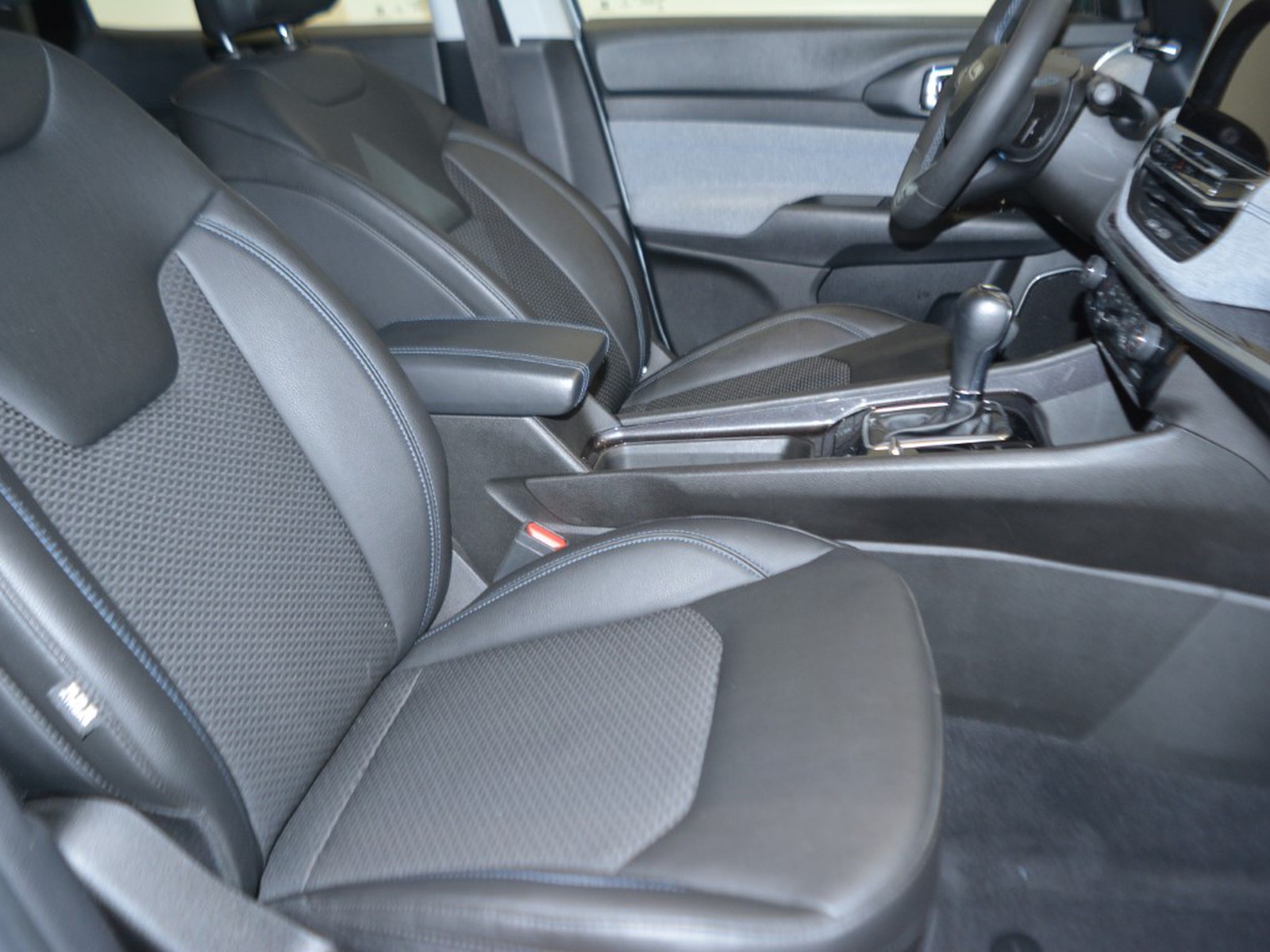 5 - Jeep Compass 1.3 turbo t4 phev business 4xe at6