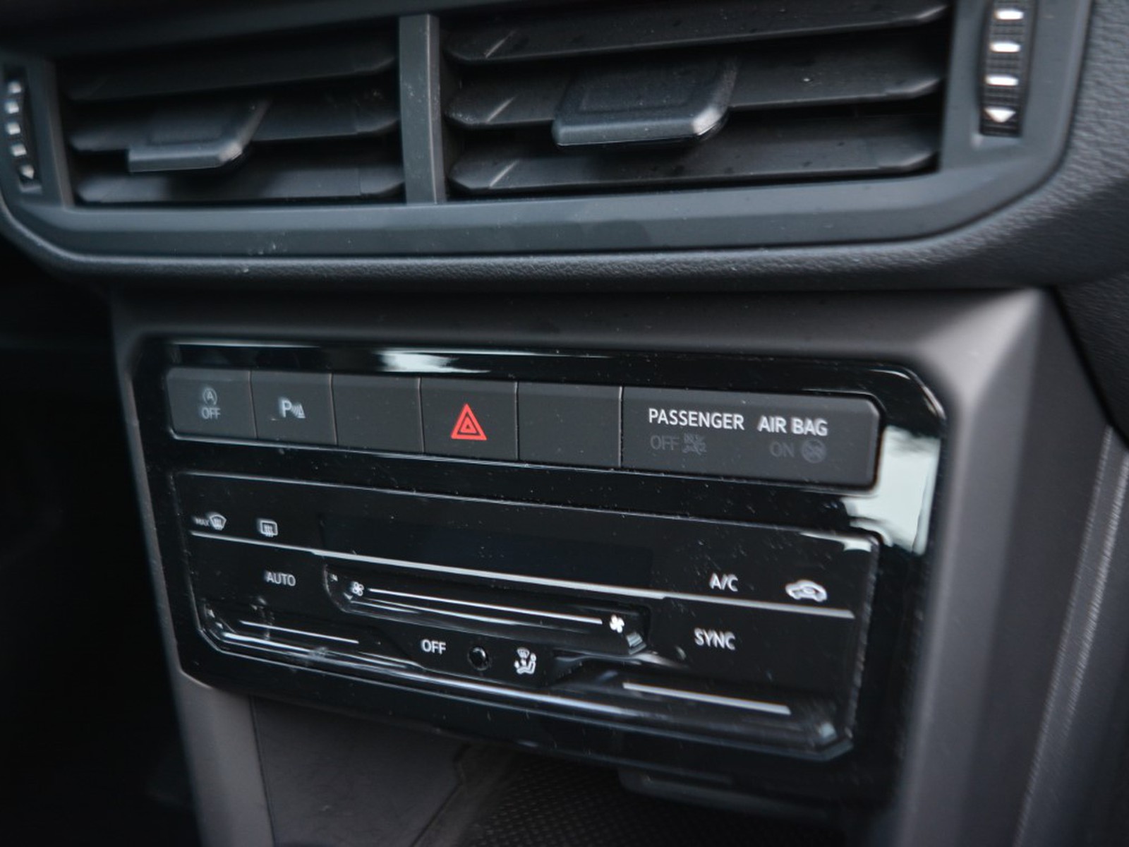 11 - Volkswagen T-Cross 1.5 tsi 150cv style dsg