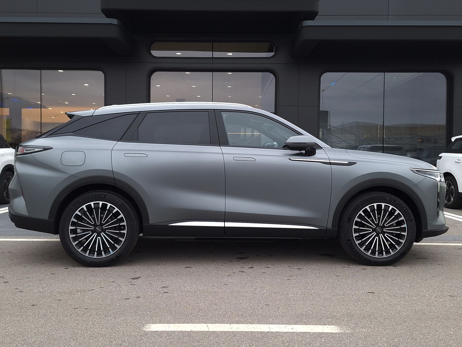 4 - Omoda 9 shs-p 1.5 tgdi plug-in premium i-awd dht3