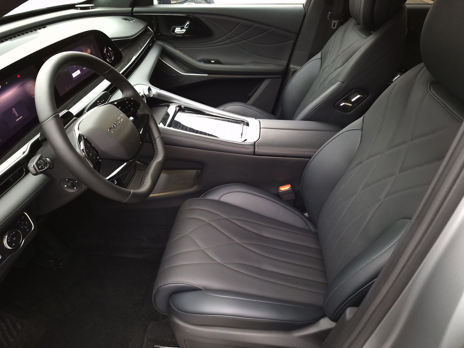 11 - Omoda 9 shs-p 1.5 tgdi plug-in premium i-awd dht3