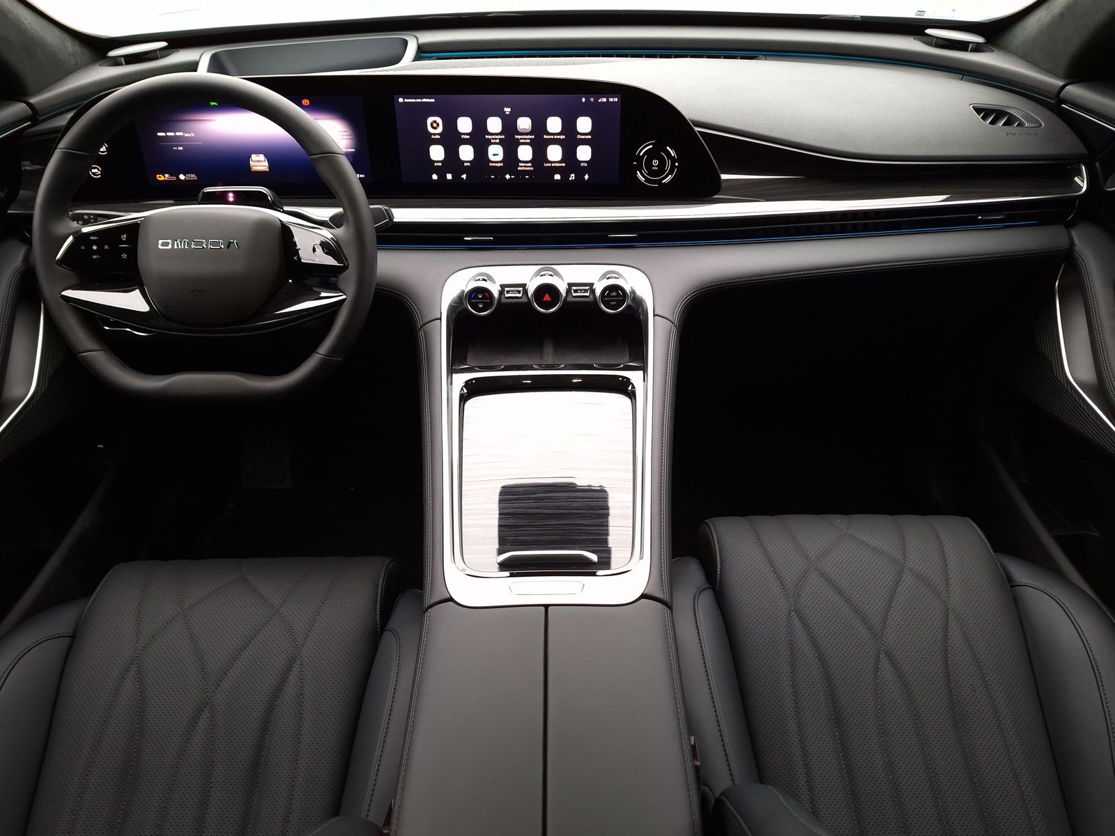 8 - Omoda 9 shs-p 1.5 tgdi plug-in premium i-awd dht3