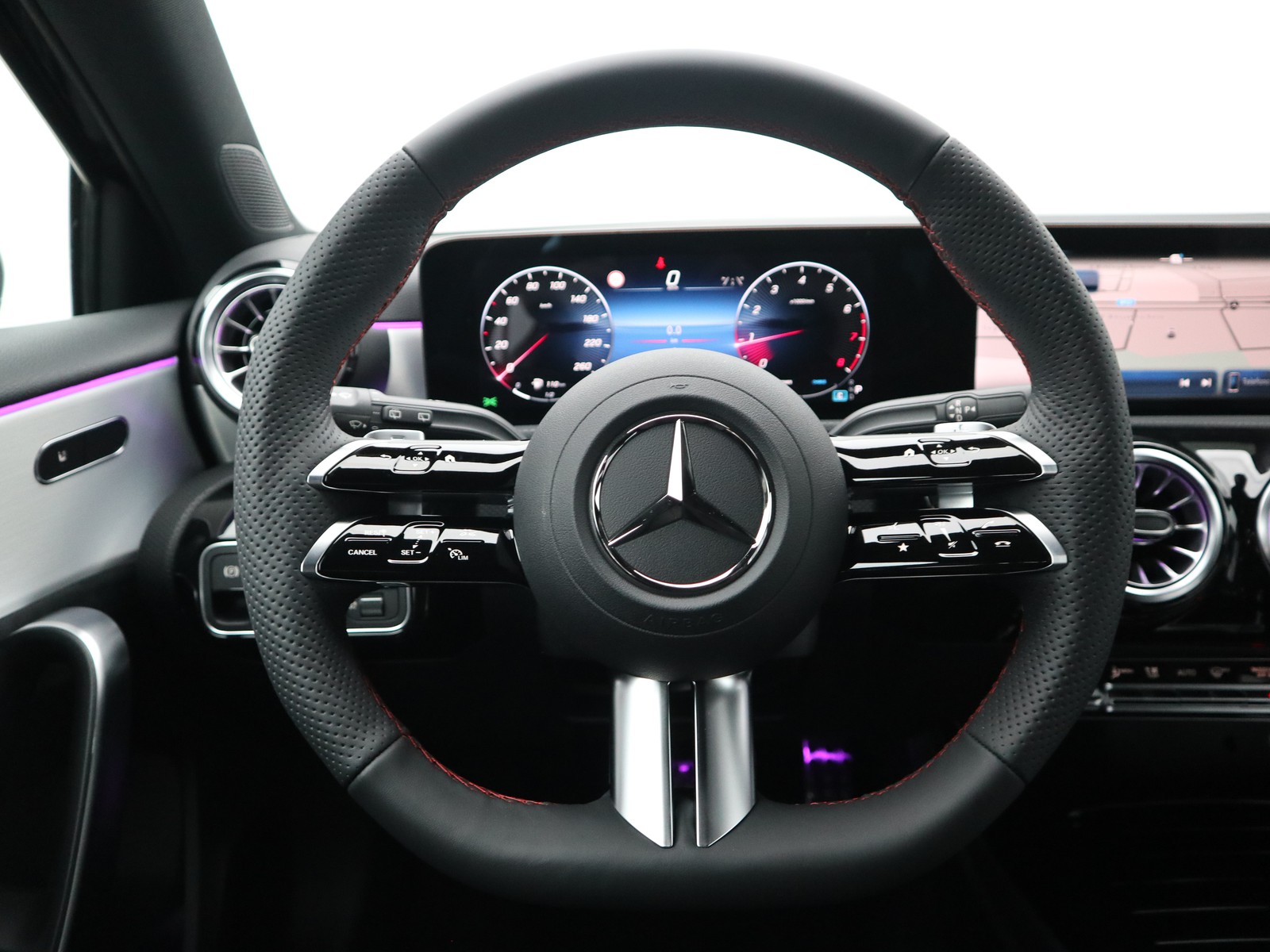 17 - Mercedes Classe A 180 amg line premium 7g-dct