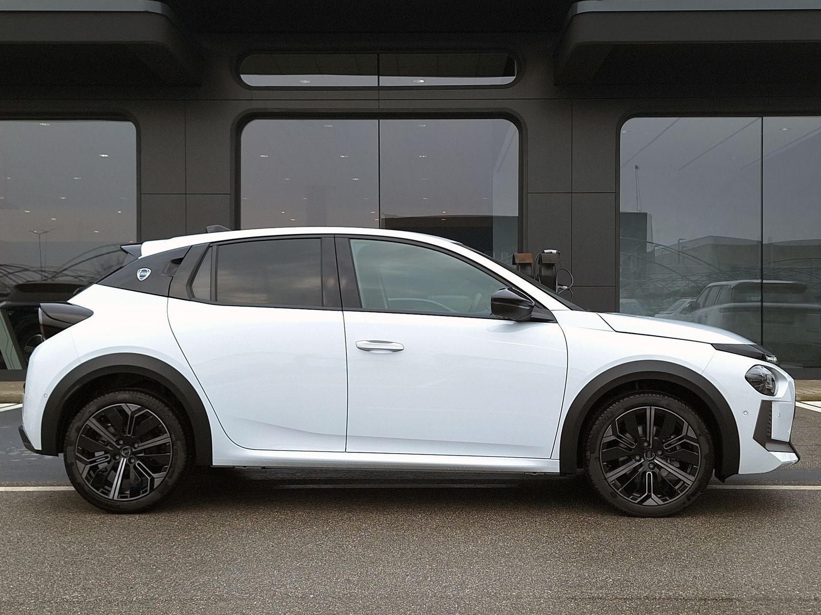 4 - Lancia Ypsilon 1.2 mhev 110cv hf line e-dct