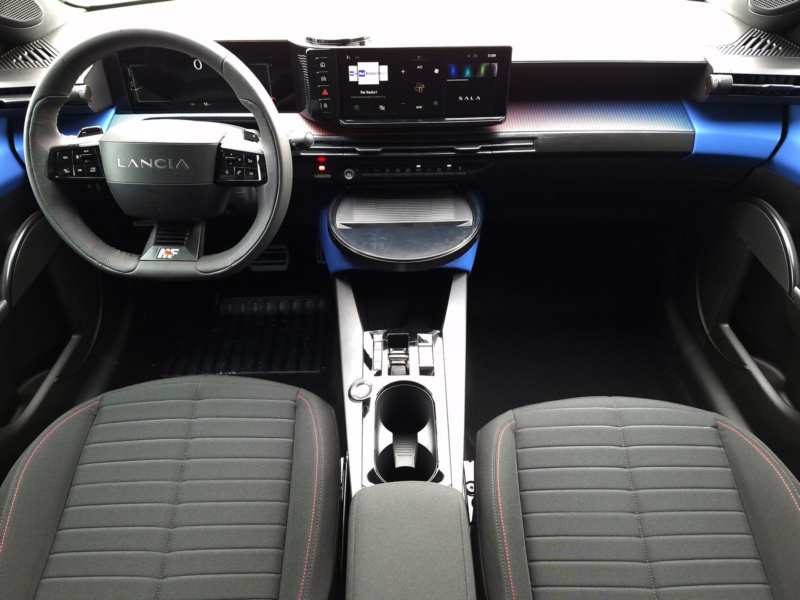 8 - Lancia Ypsilon 1.2 mhev 110cv hf line e-dct