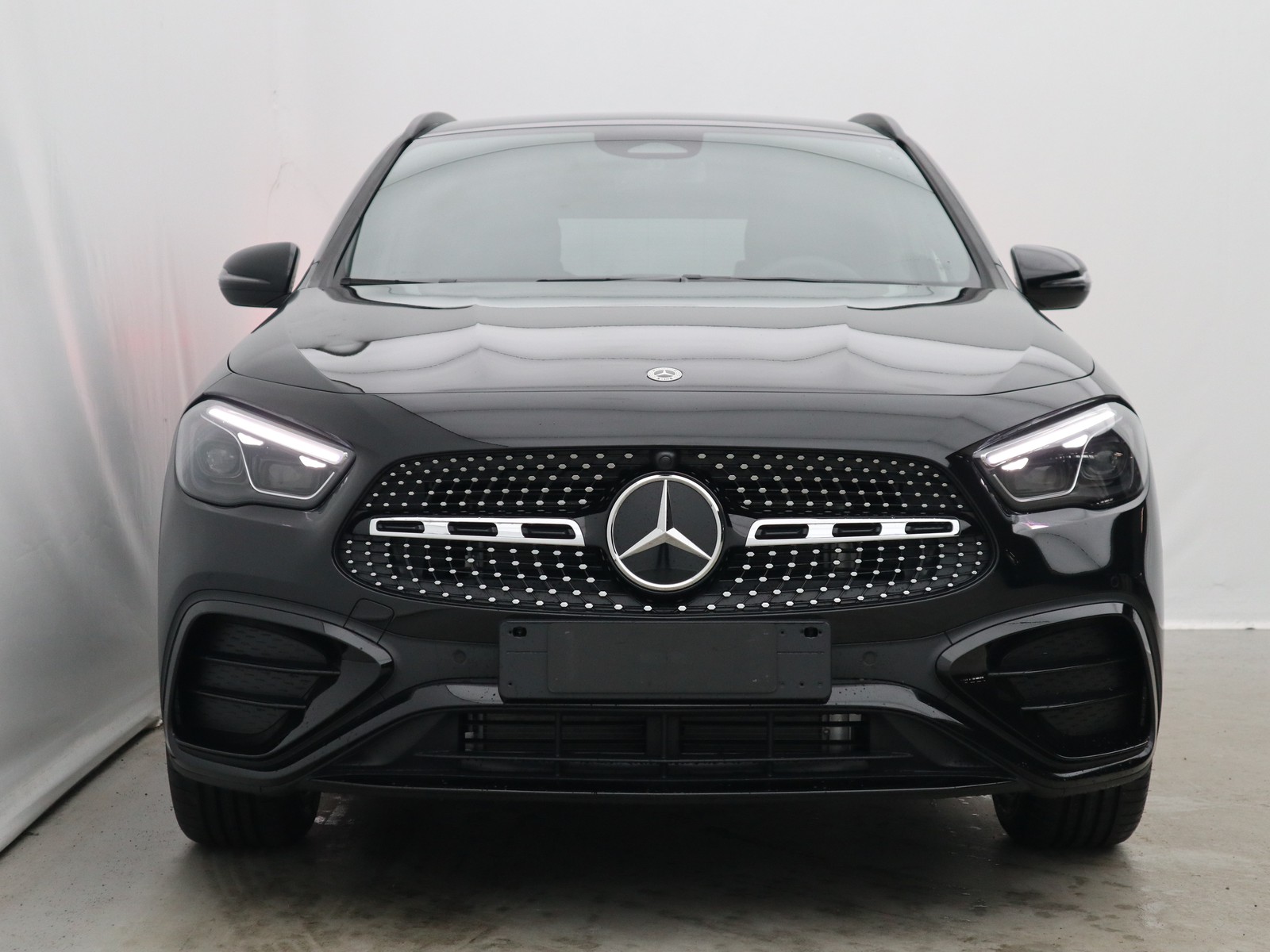 2 - Mercedes GLA 200 d amg line premium 8g-dct