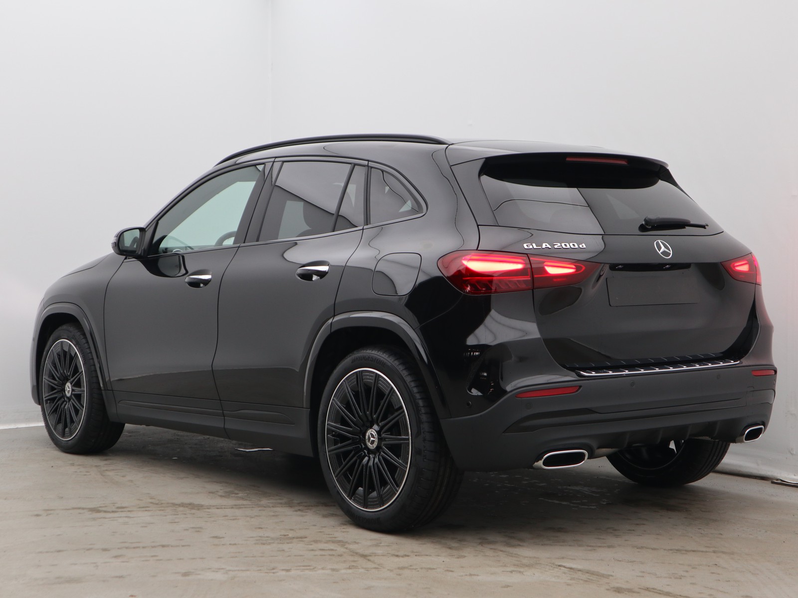 5 - Mercedes GLA 200 d amg line premium 8g-dct