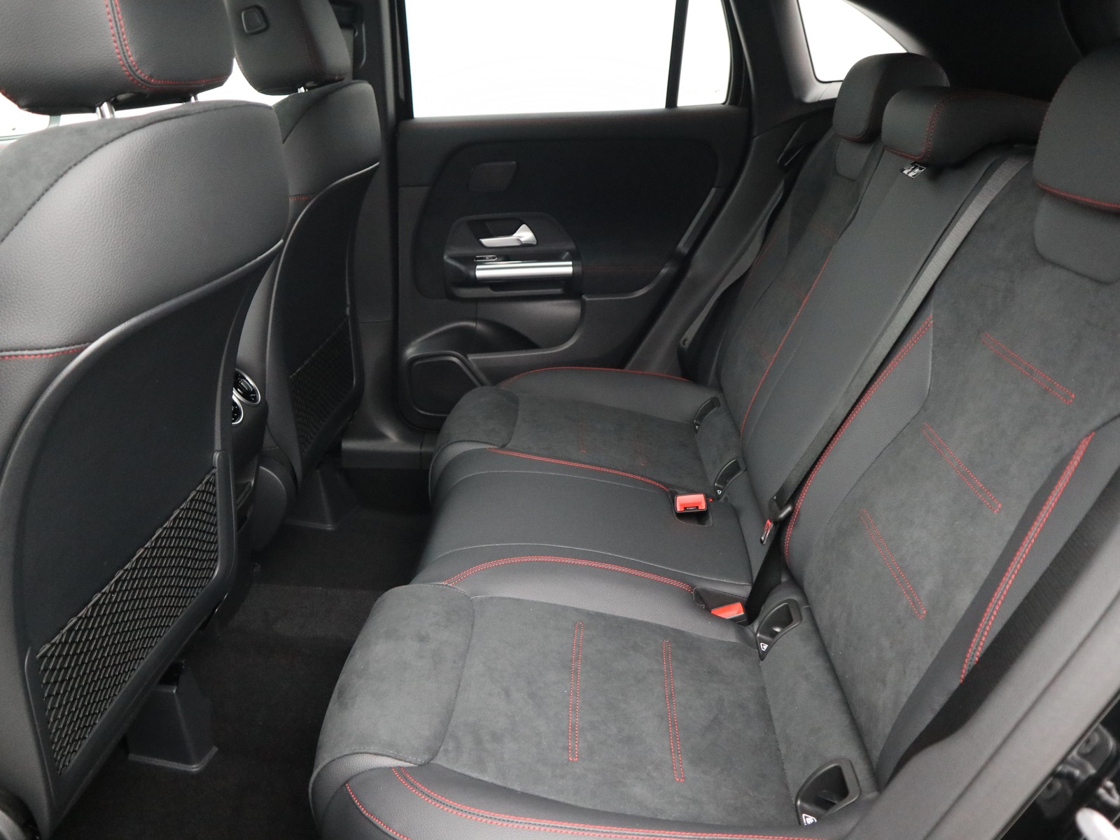 8 - Mercedes GLA 200 d amg line premium 8g-dct