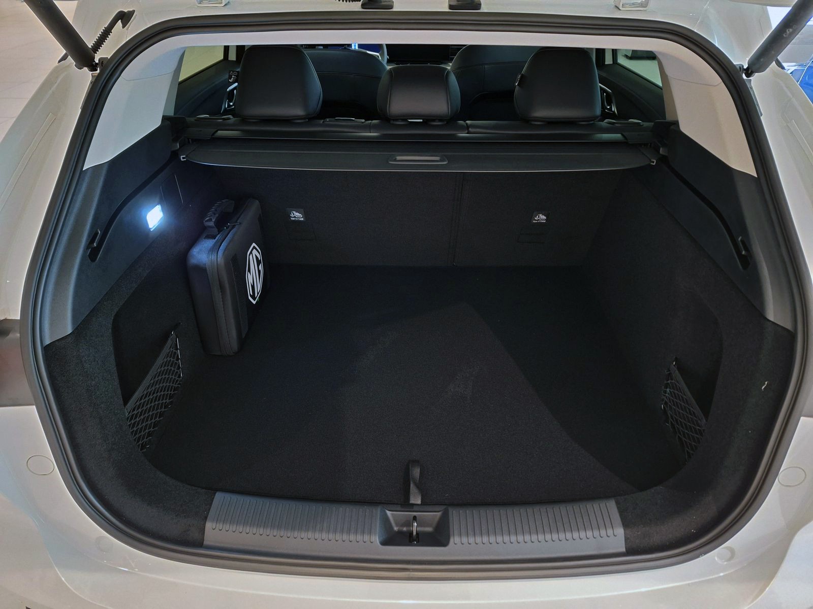 6 - Mg HS 1.5 phev luxury auto