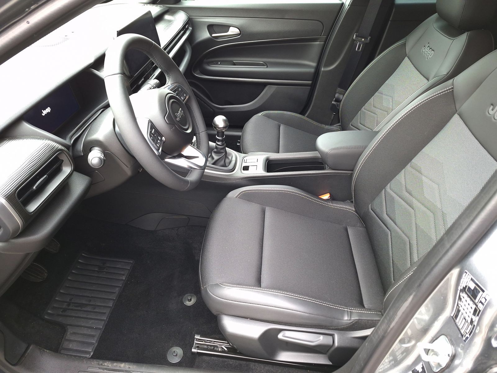 11 - Jeep Avenger 1.2 turbo 100cv altitude fwd