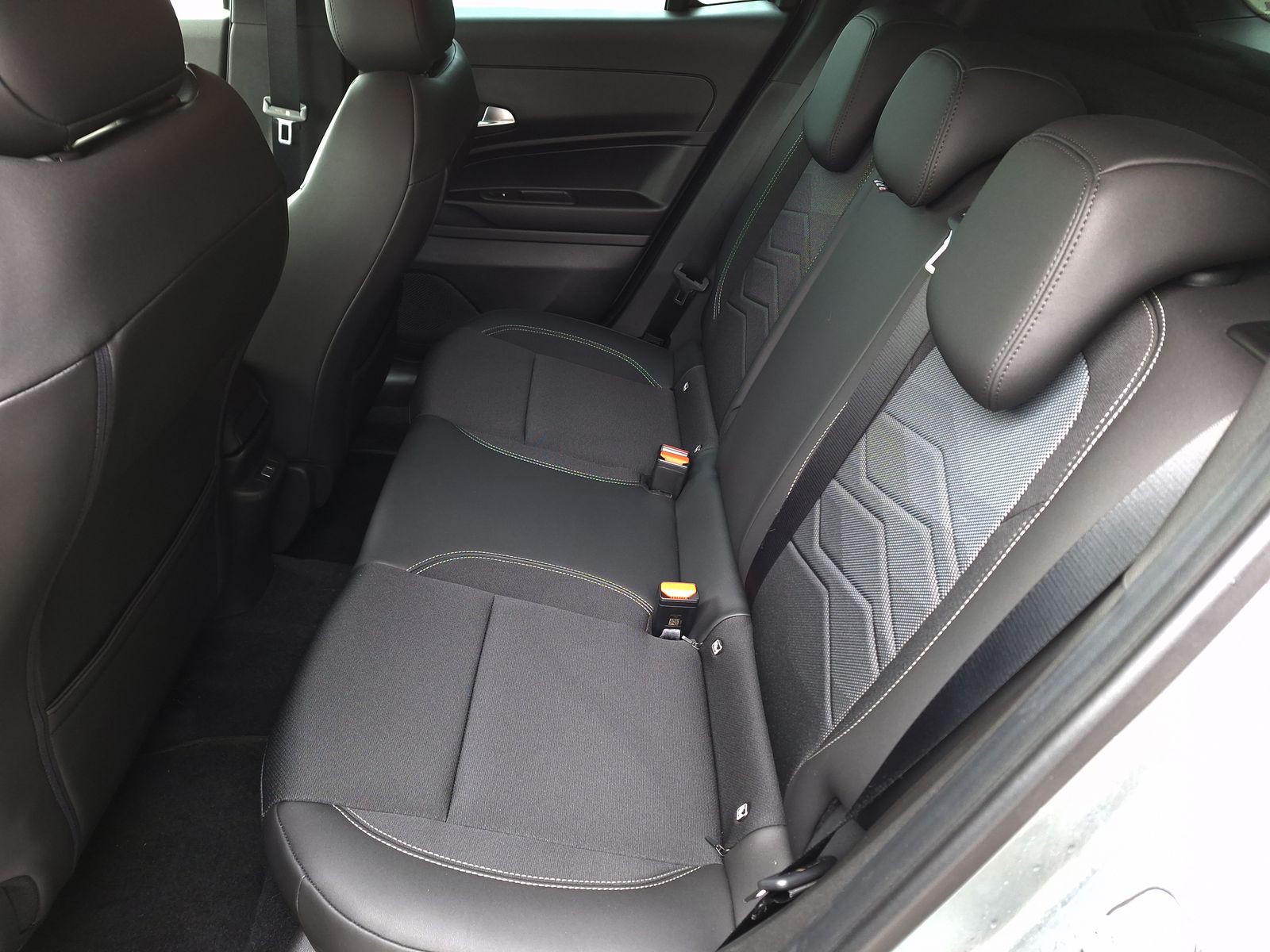 12 - Jeep Avenger 1.2 turbo 100cv altitude fwd