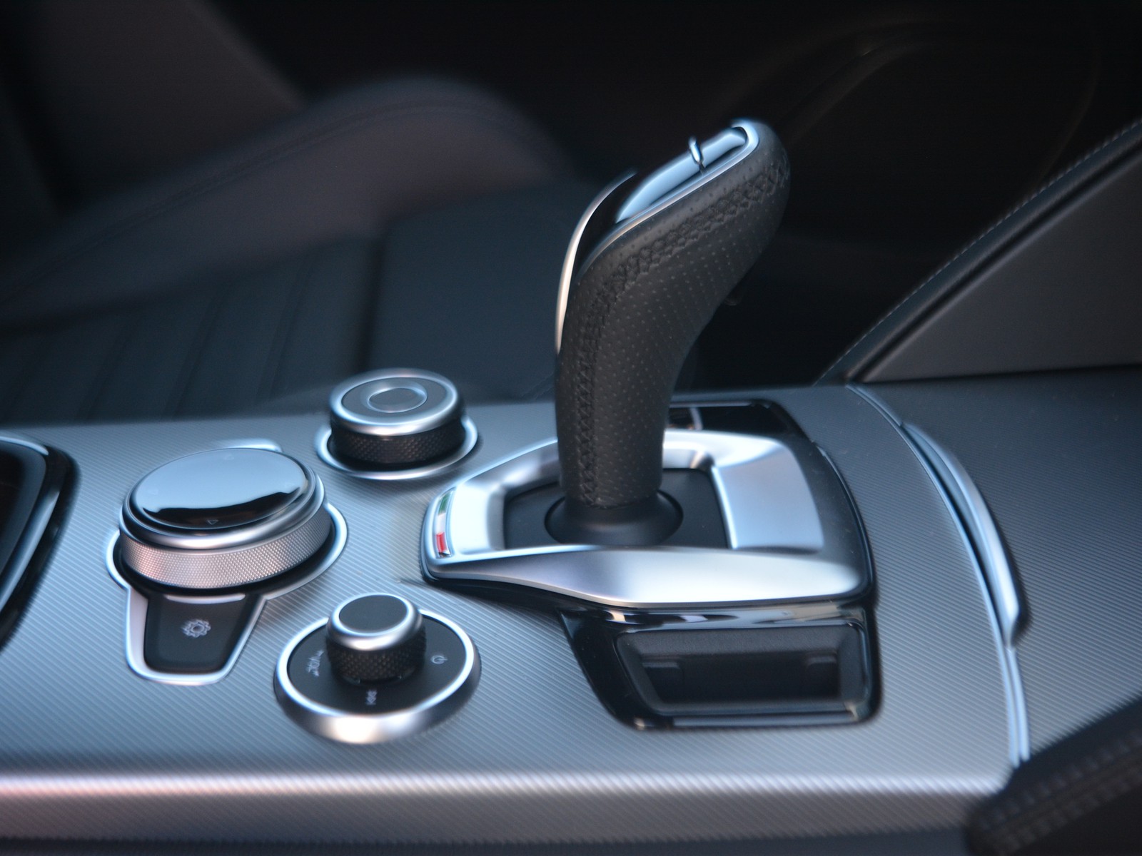 12 - Alfa Romeo Stelvio 2.2 turbo 210cv veloce q4 at8